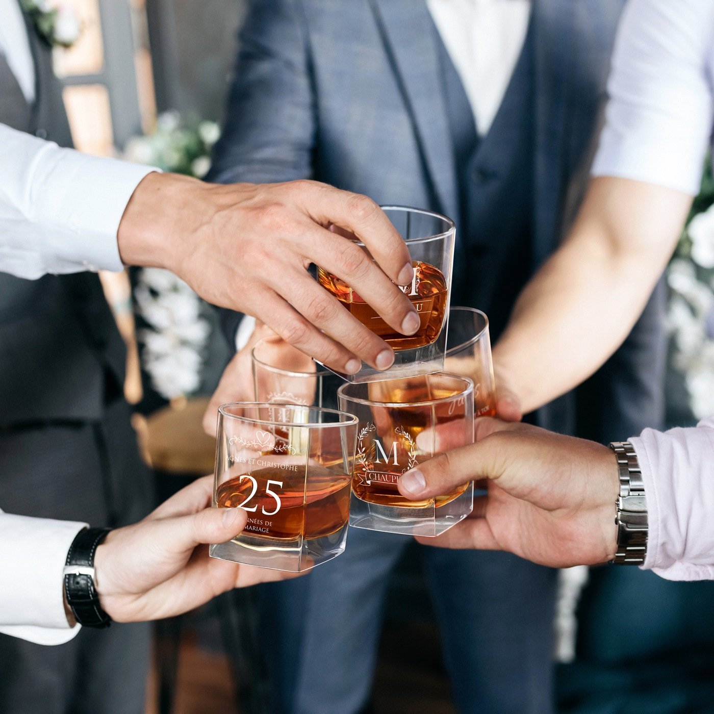 Decantador de whisky Murrano Pirámide y 2 vasos con grabado láser para el 25 aniversario de matrimonio