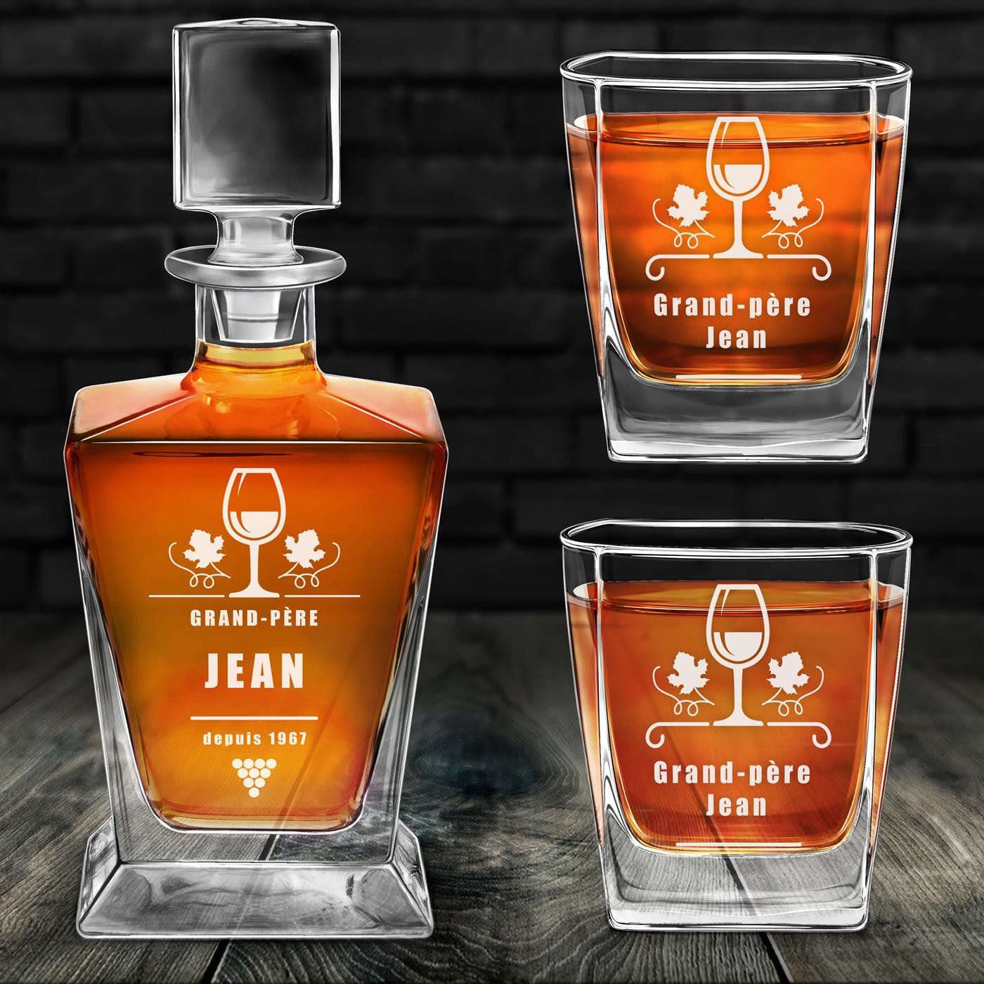 Decantador de whisky Pirámide Murrano y 2 vasos con grabado para el abuelo