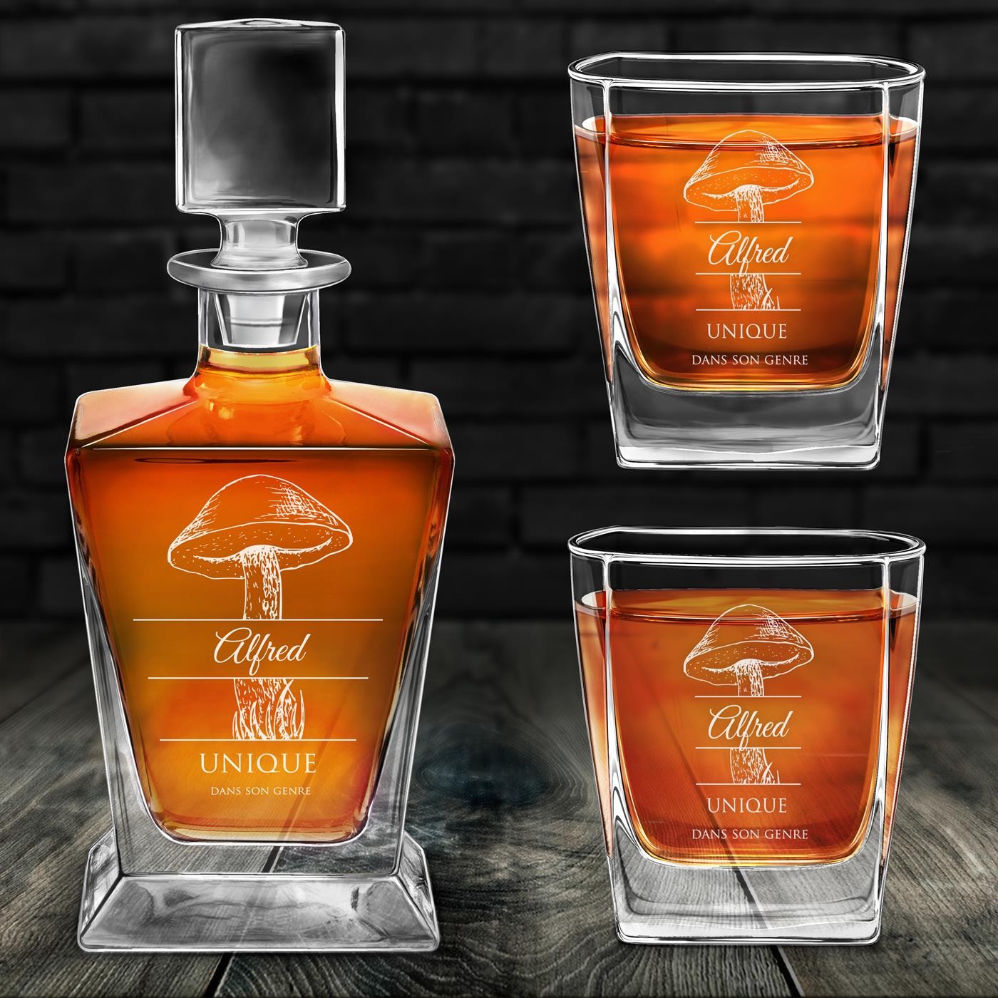 Conjunto de decantador de whisky Murrano Pirámide y 2 vasos con grabado para mejor amigo