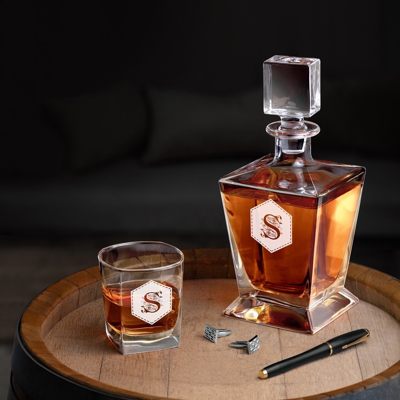 Decantador de whisky Pirámide Murrano y 2 vasos grabados con inicial para caballero