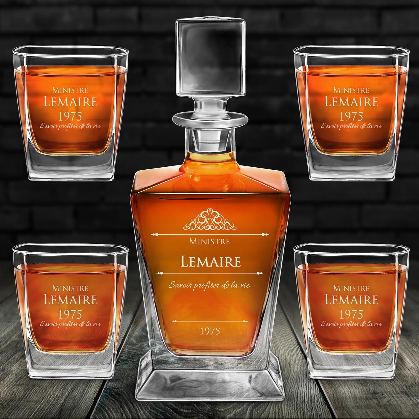 Decanter à whisky Murrano Pyramide et 4 verres gravés pour anniversaire d'un homme d'affaires