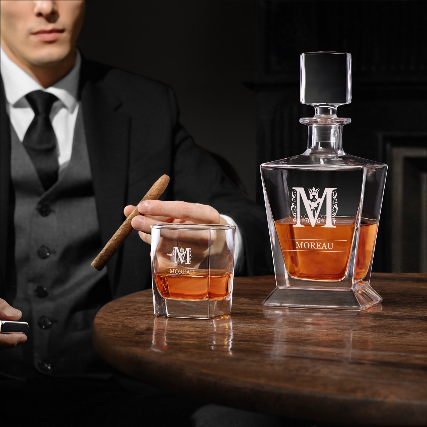 Carafe à whisky Murrano Pyramide et 4 verres avec gravure pour gentleman