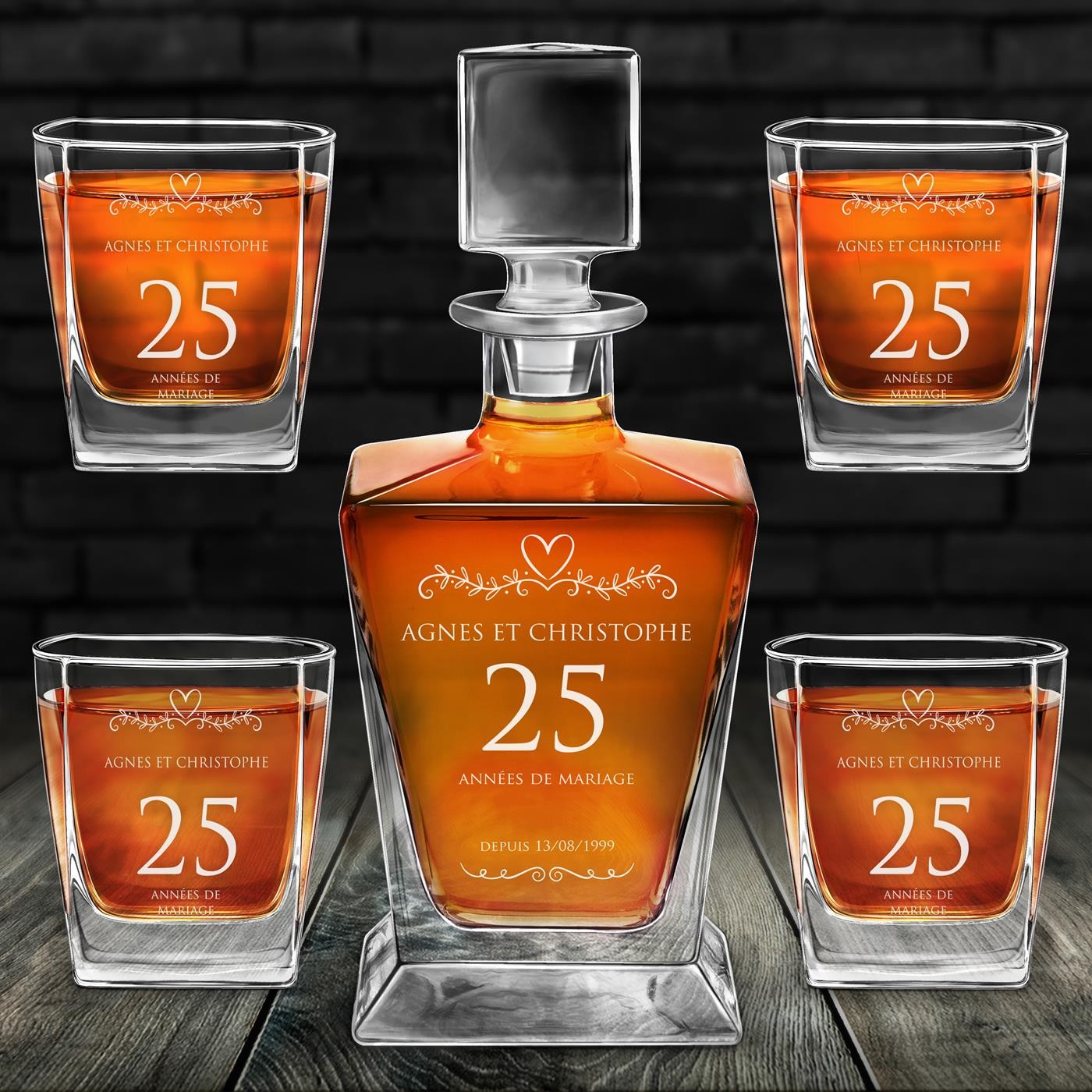 Decantador de whisky Pirámide y copas grabadas para el 25 aniversario de matrimonio