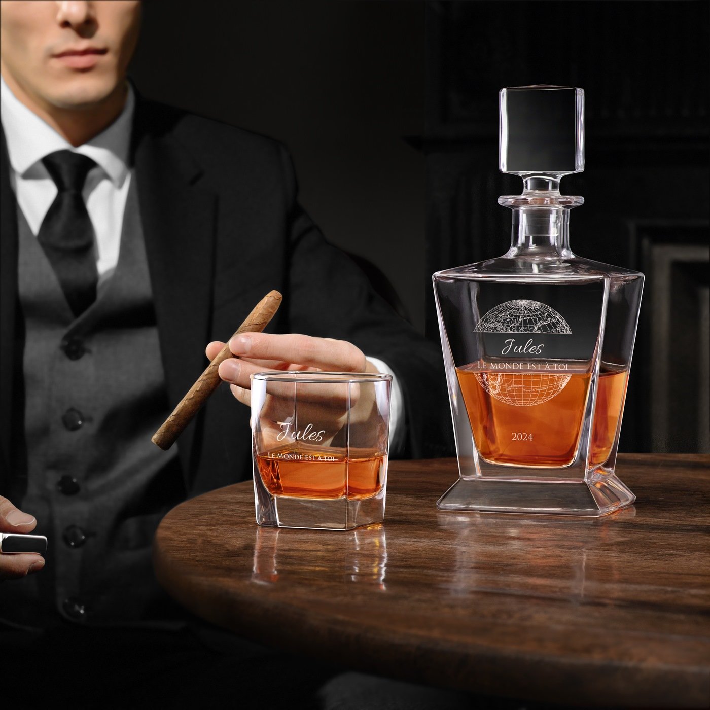 Decantador de whisky Murrano Pirámide y 6 vasos con grabado para hombre joven