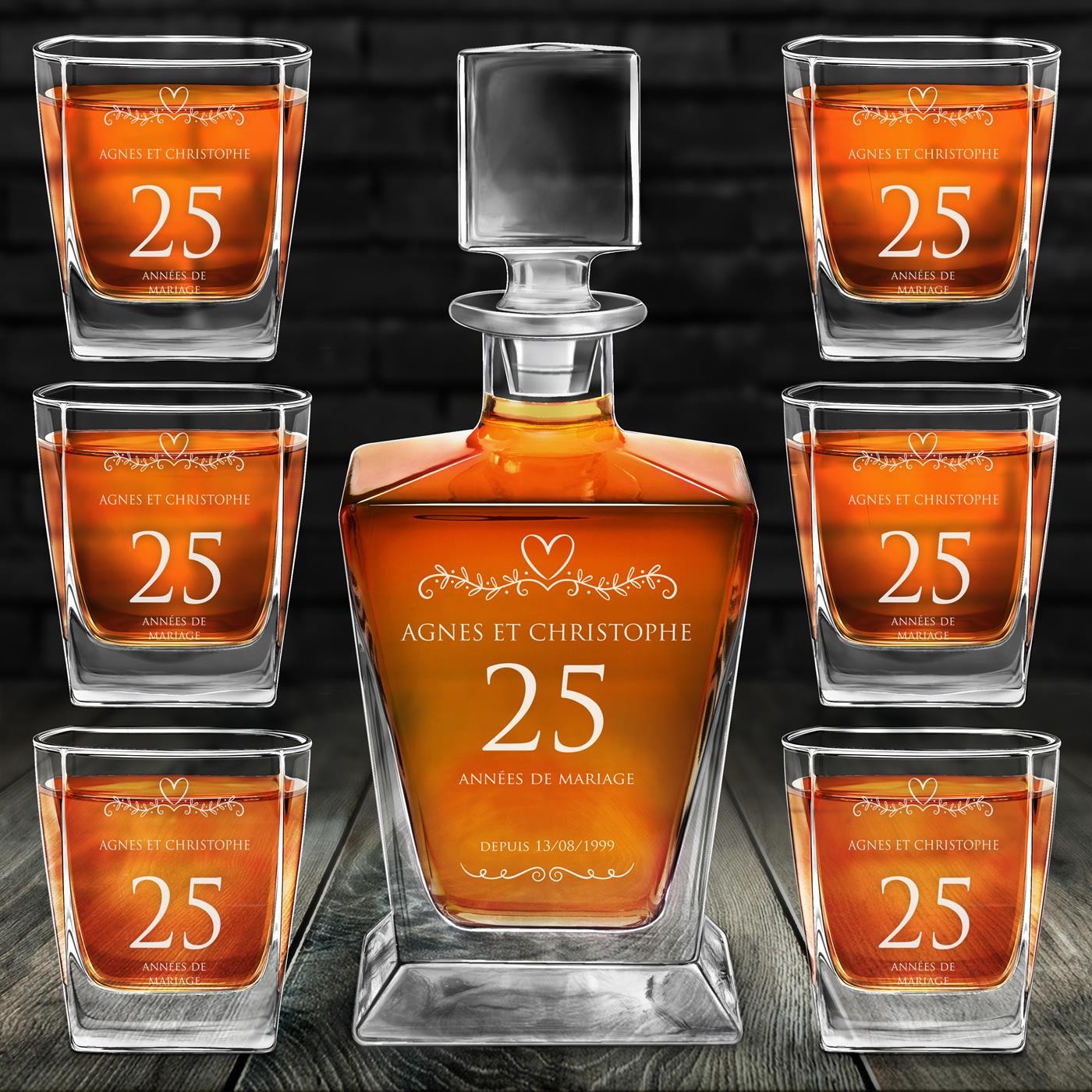 Decantador de whisky Pirámide y vasos con grabado para el 25º aniversario de boda