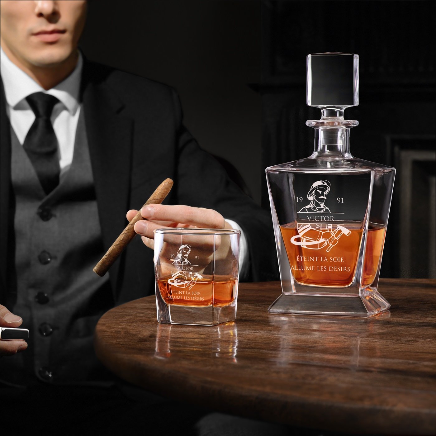 Decantador de whisky Murrano Pirámide y 6 vasos con grabado para bomberos