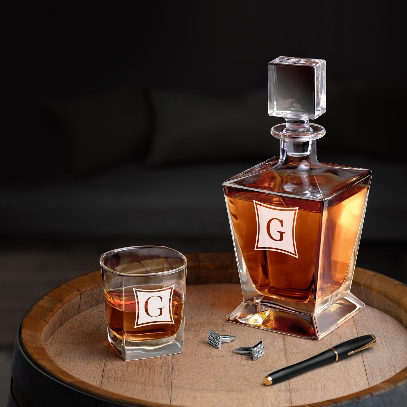 Carafa de whisky Murrano Pirámide y 6 vasos con grabado láser para hombre con inicial