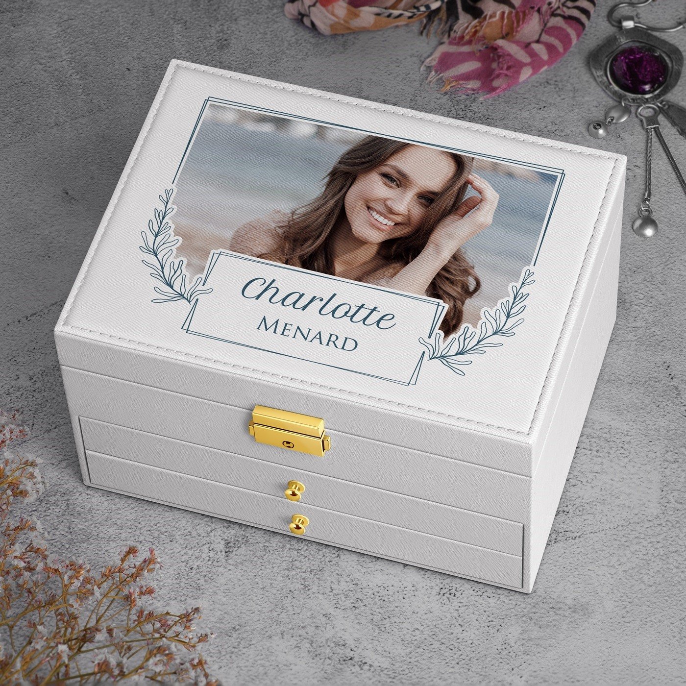 Caja de joyas blanca Murrano personalizada con foto para el cumpleaños de una amiga