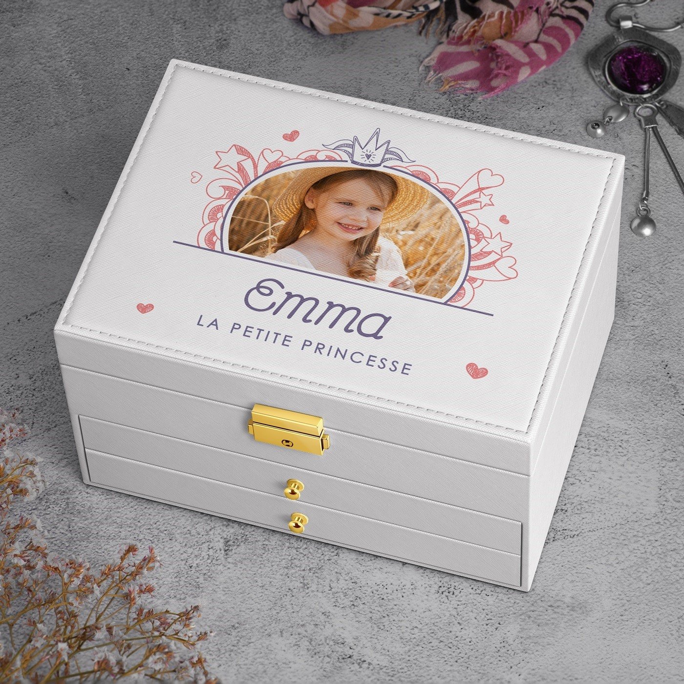 Cajón de joyas blanco de Murrano para el cumpleaños de una pequeña princesa