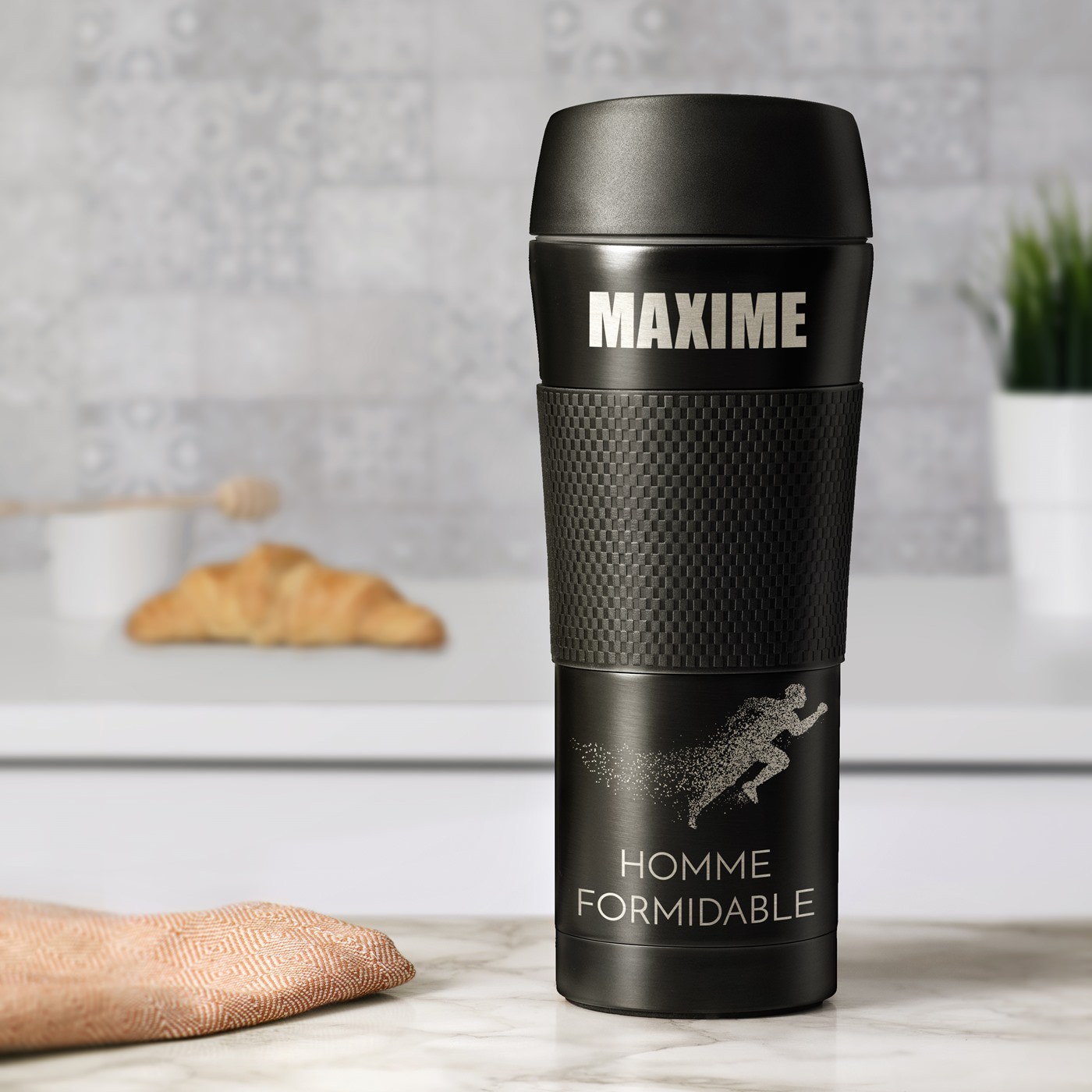 Botella Isotérmica Murrano - Negra con Mandil Antideslizante de Silicona, Grabado Personalizado para Aficionado al Deporte