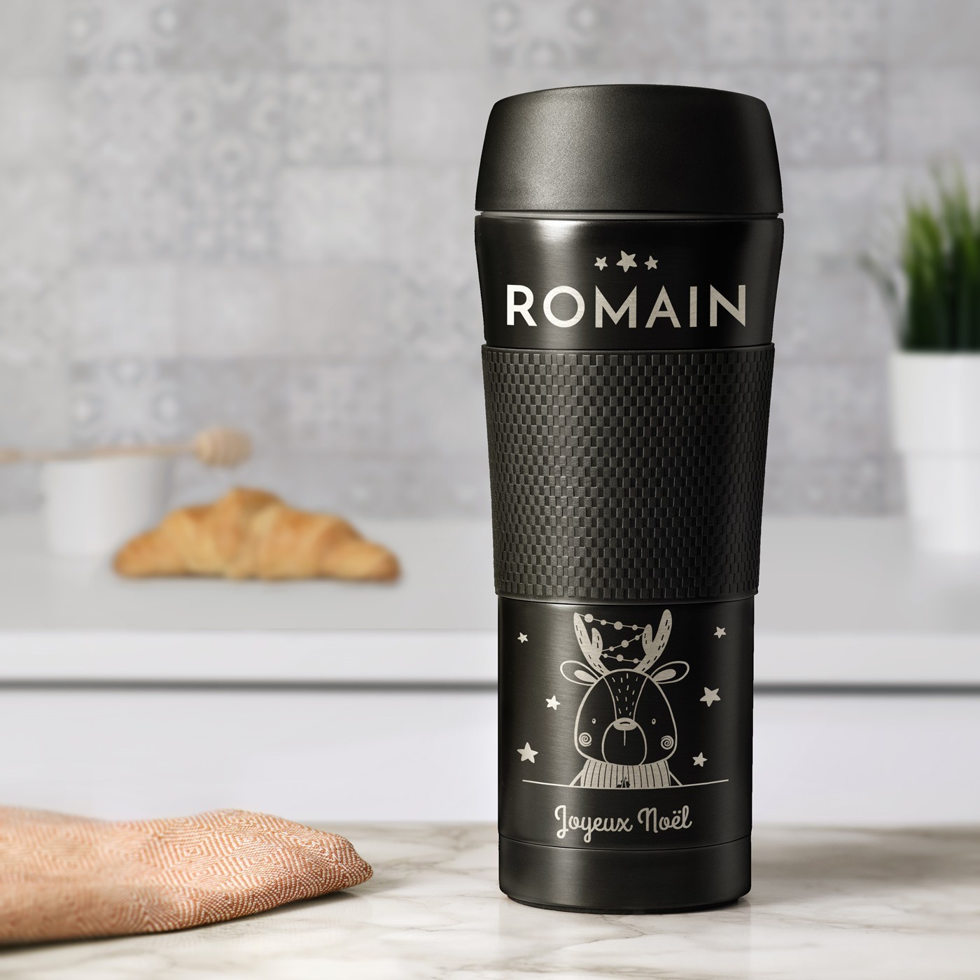 Taza de viaje negra personalizada con banda antiadherente de silicona para niños en Navidad (Murrano)