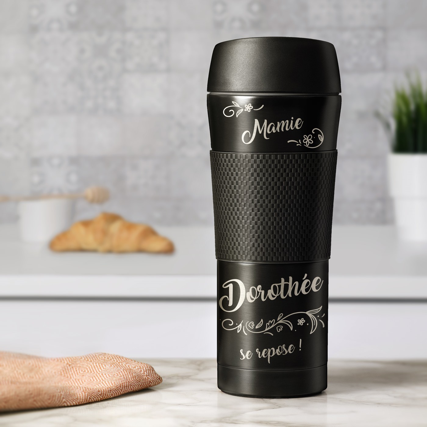 Taza termo negra Murrano con mango antideslizante para el cumpleaños de la abuela