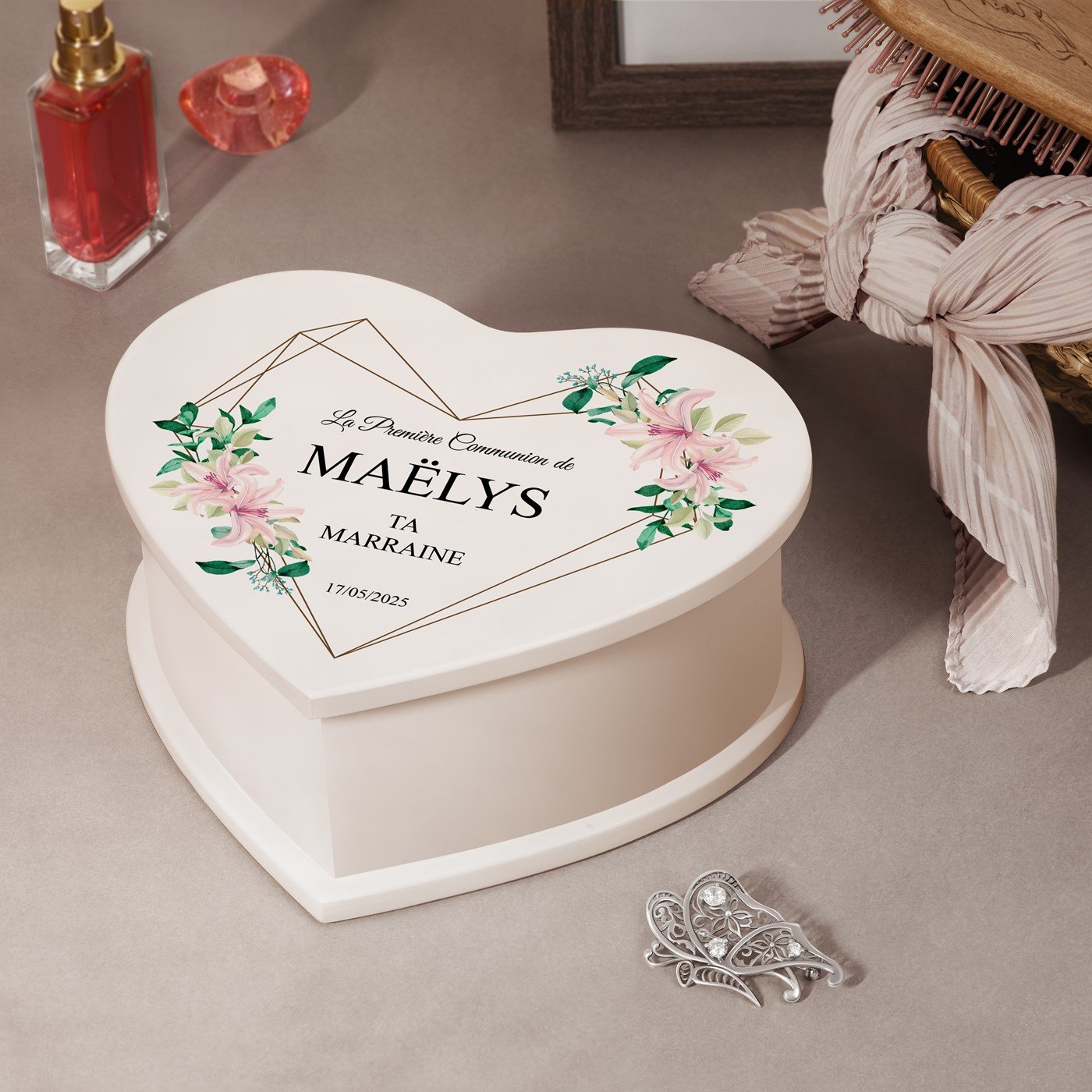 Caja musical de corazón personalizada para la primera comunión de una ahijada