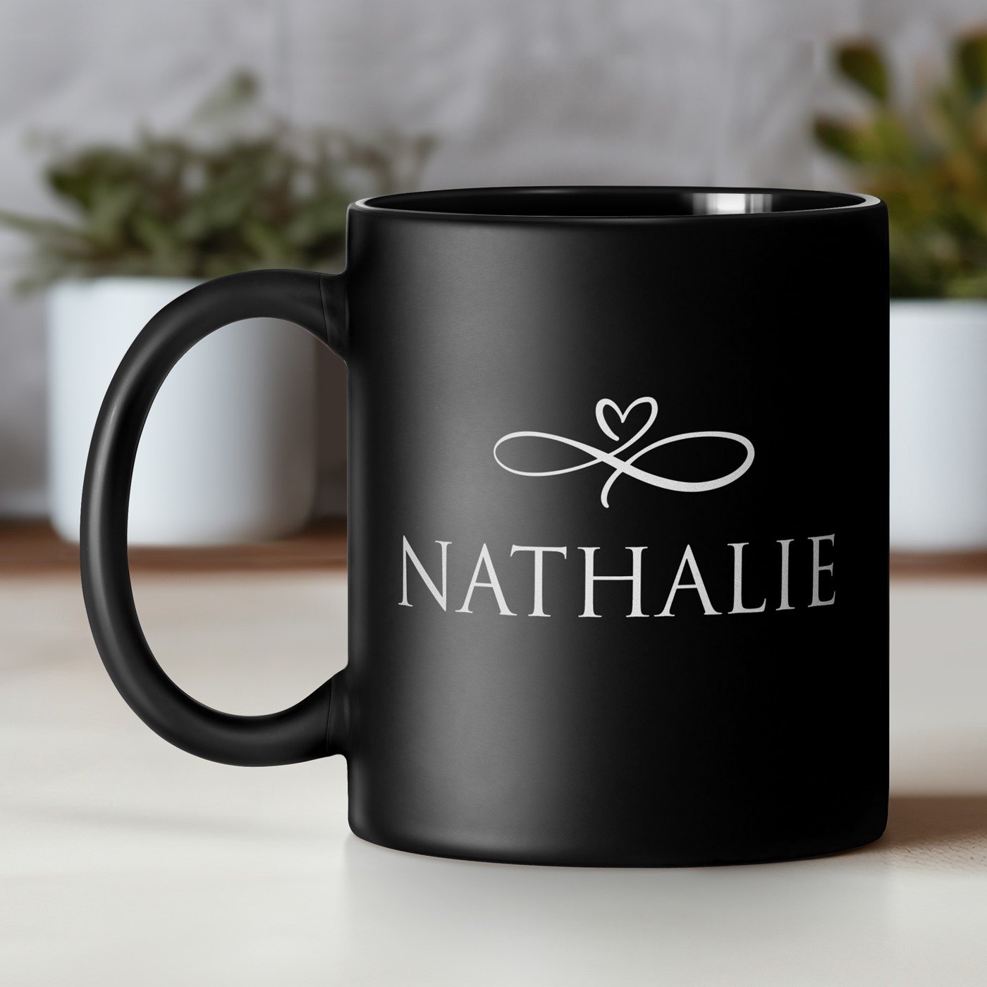 Taza de cerámica negra Murrano personalizada con iniciales para el cumpleaños de ella