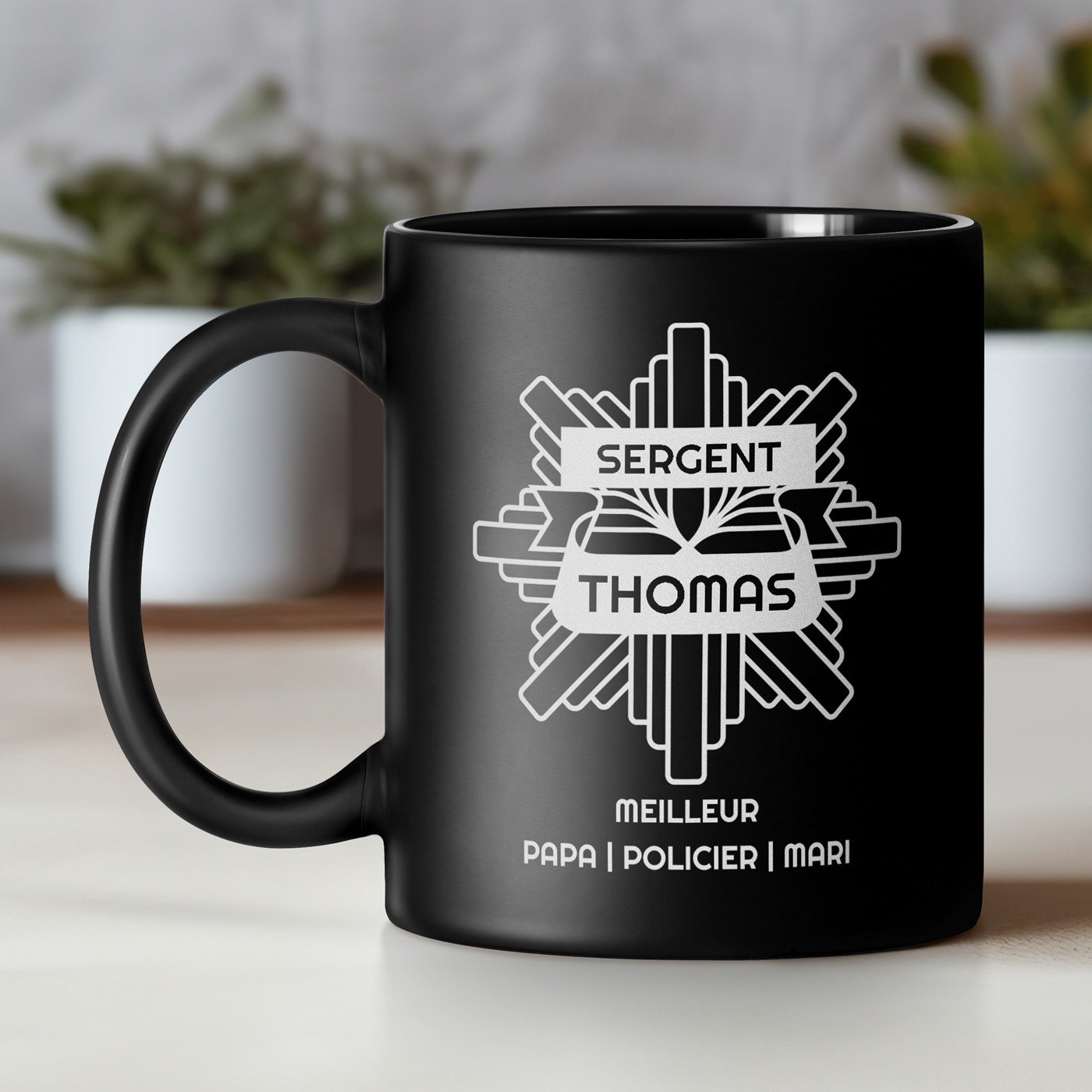 Taza de cerámica negra personalizada de Murrano para padre o esposo policía