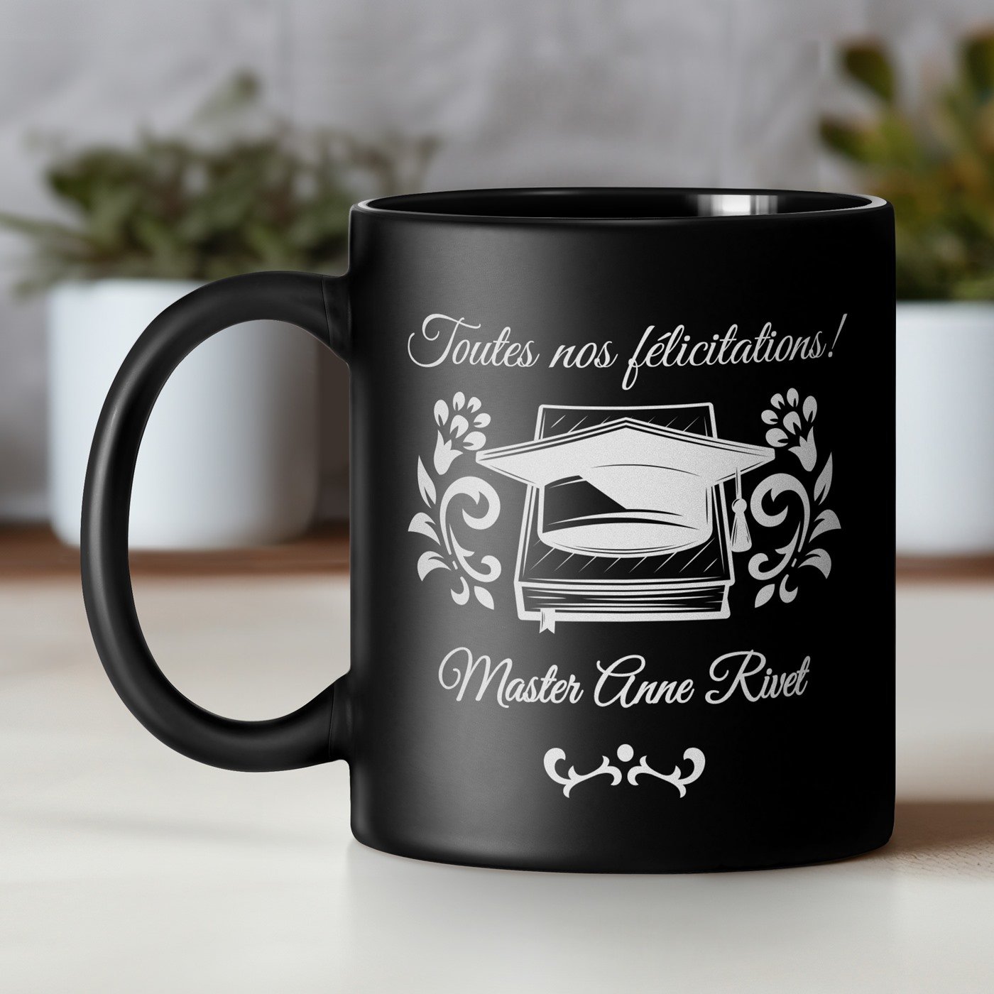 Taza de cerámica Murrano personalizada para graduada - Negra