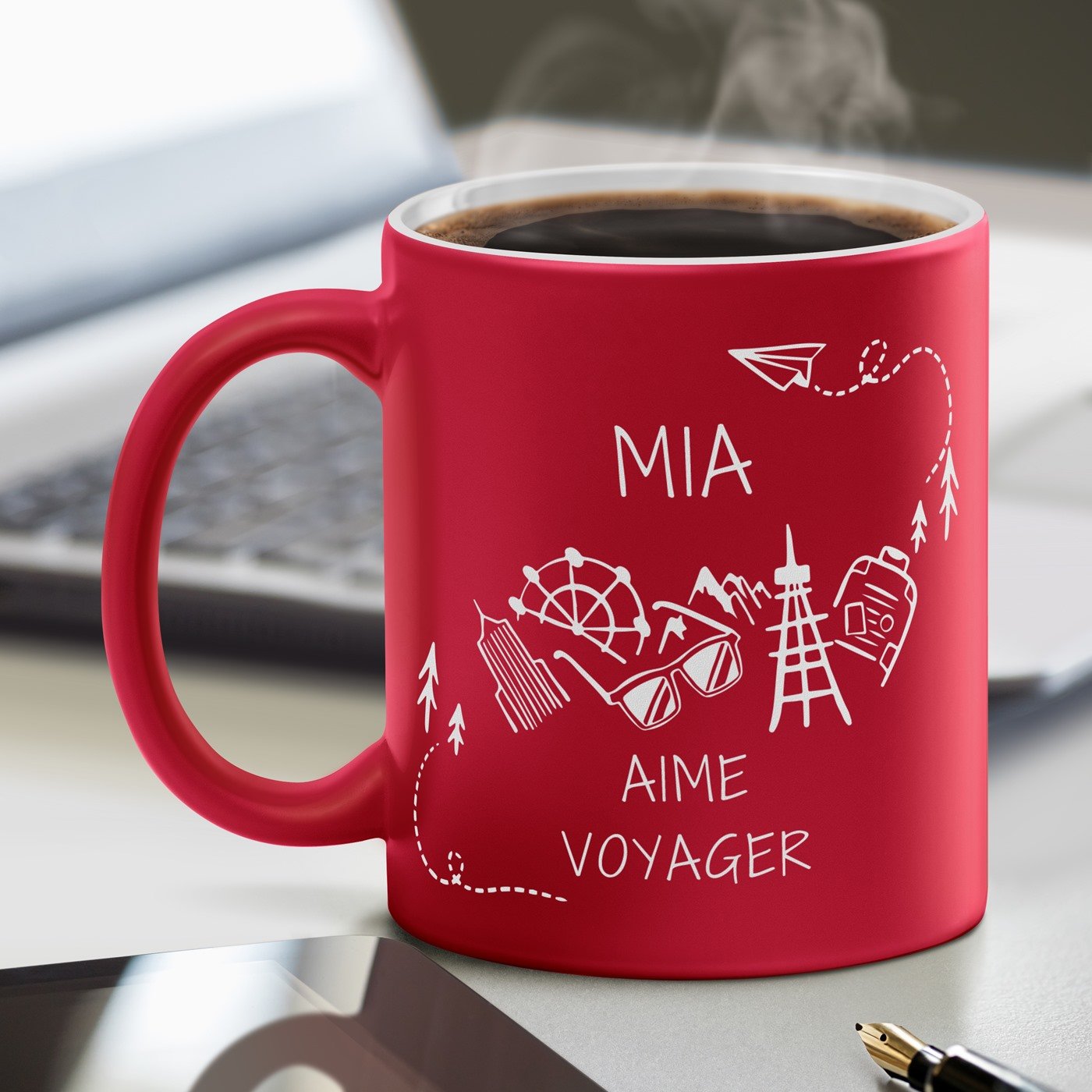 Mug de viaje de cerámica Murrano - Personalizado rojo con base blanca para ella, la aventurera