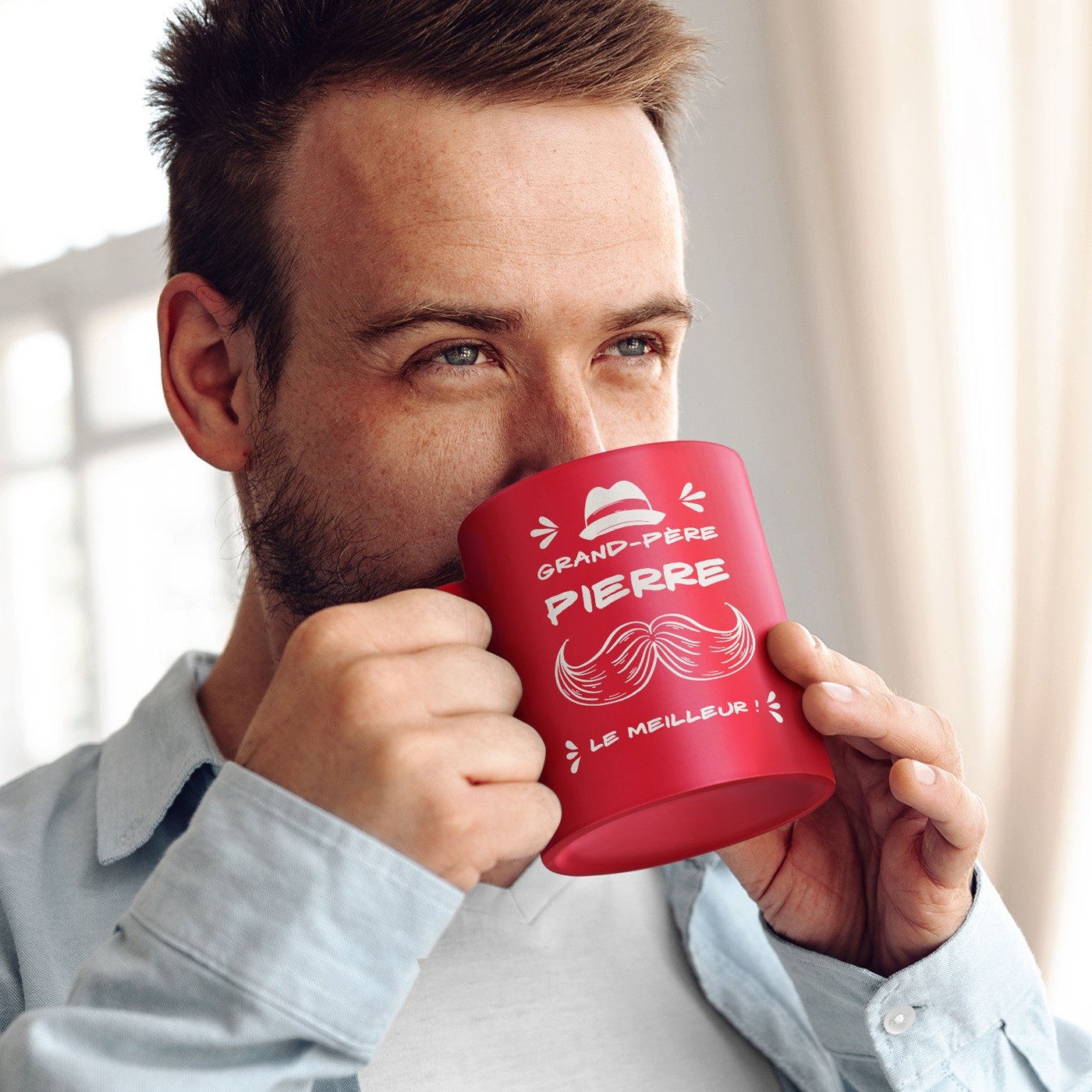 Mug de cerámica roja con base blanca y personalización para abuelos