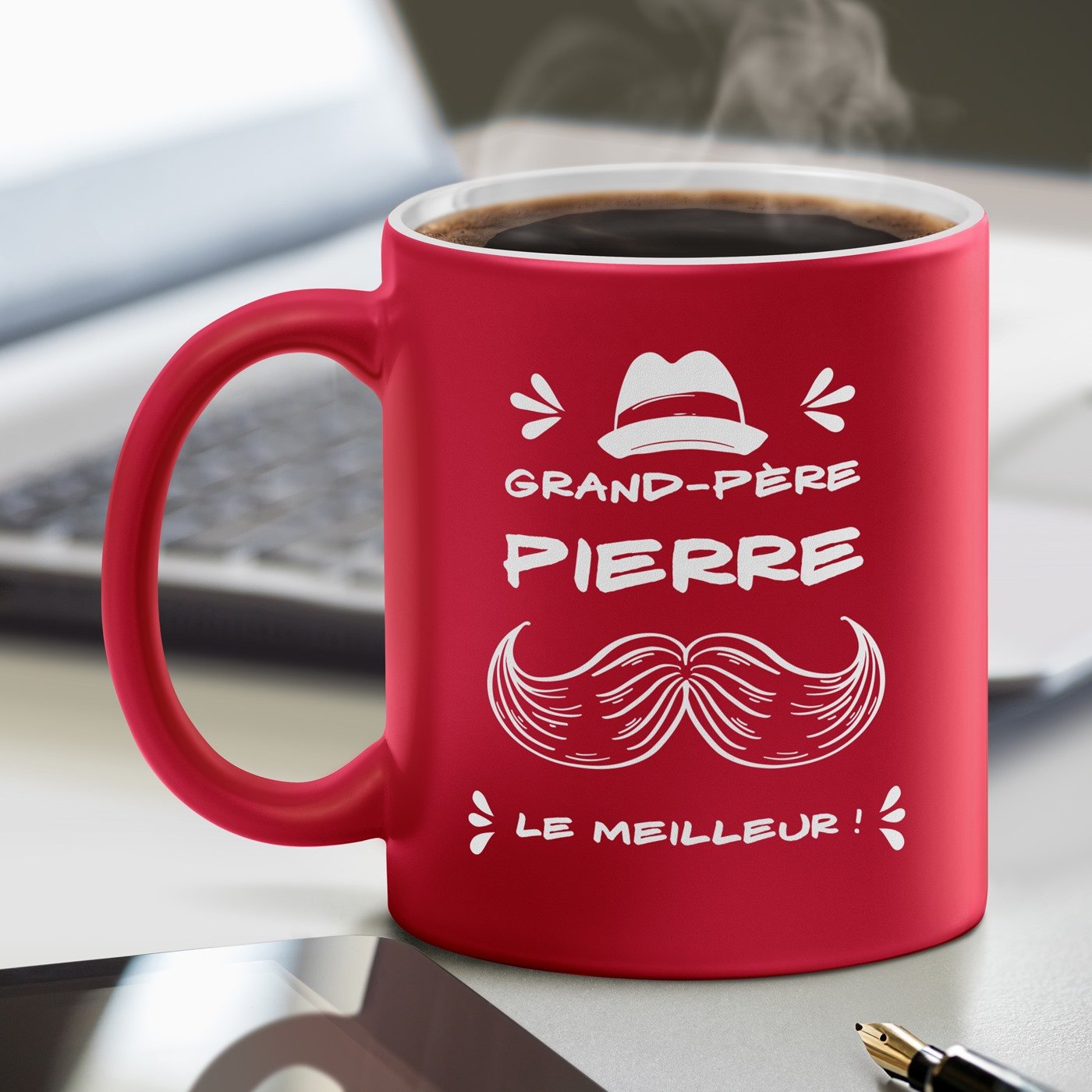 Mug de cerámica roja con base blanca y personalización para abuelos