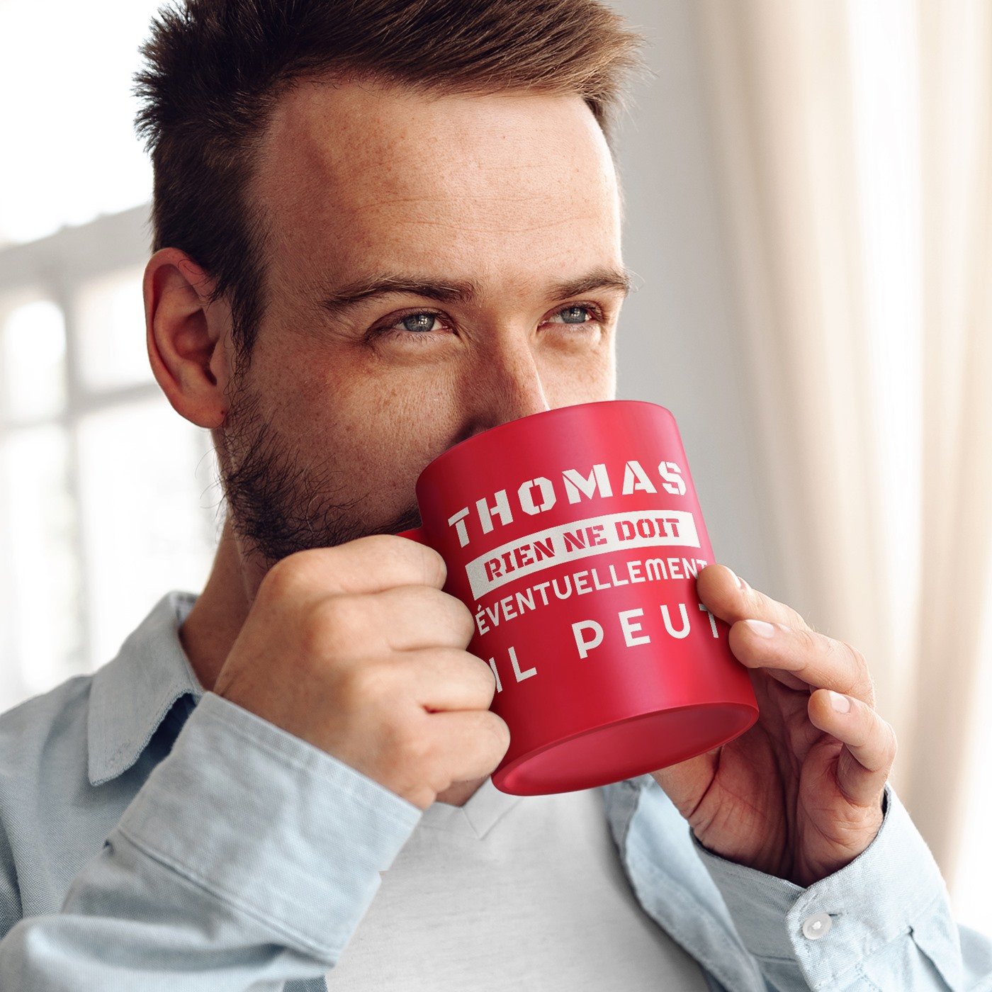 Taza de cerámica roja con base blanca y personalización para empleado retirado - Murrano