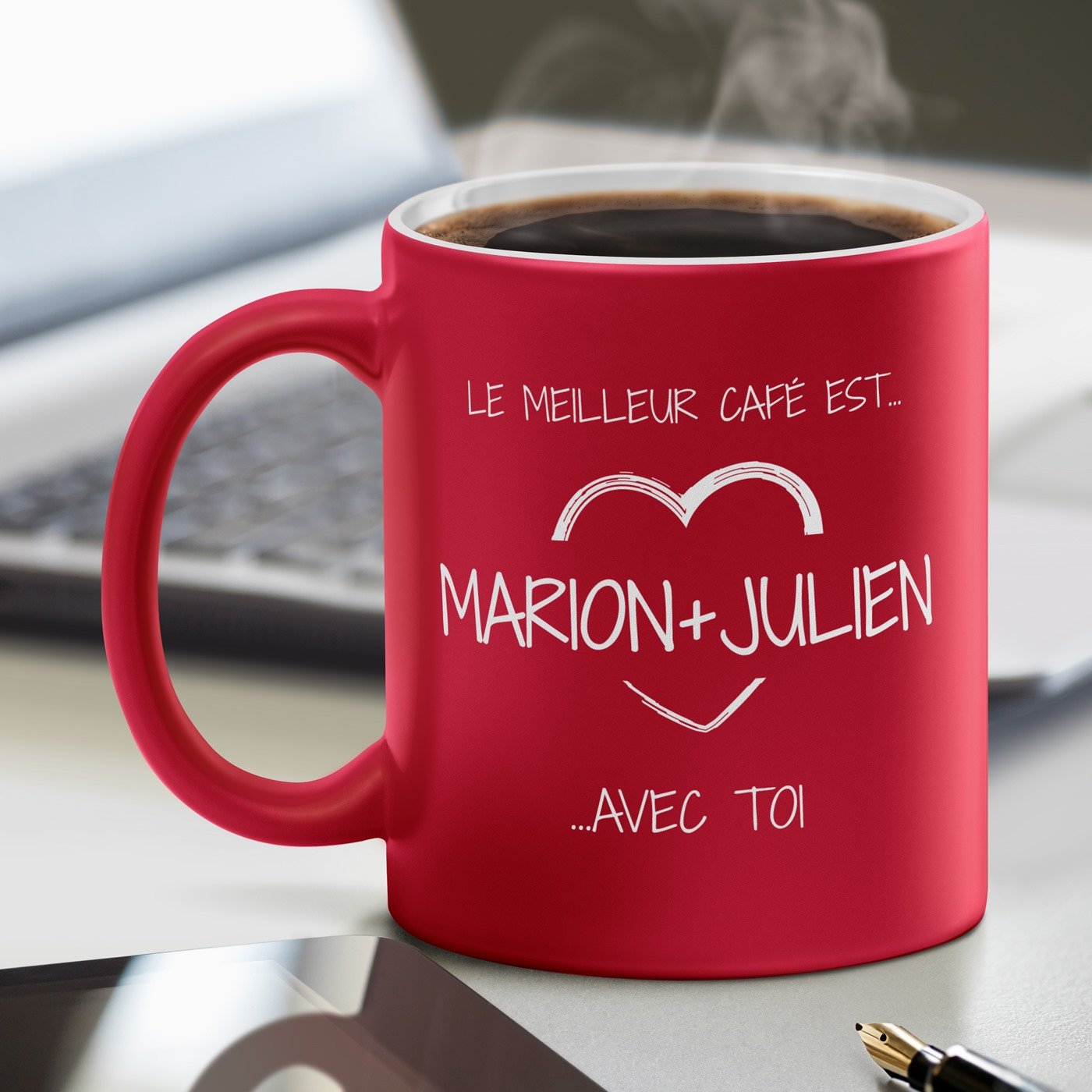 Mug de cerámica roja Murrano con base blanca y personalización