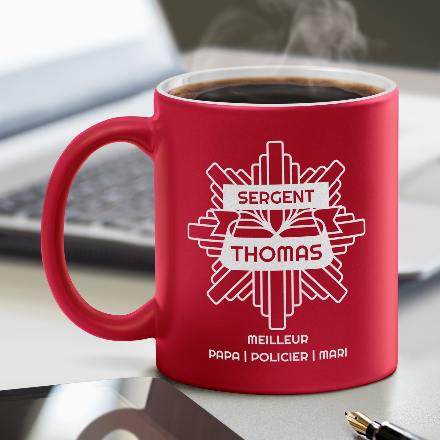 Taza de cerámica roja Murrano con base blanca y personalización para policía padre esposo