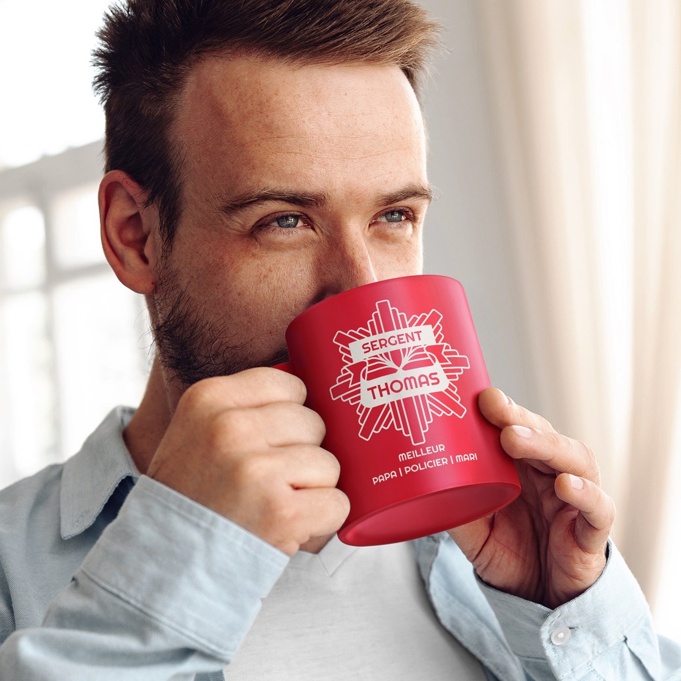 Taza de cerámica roja Murrano con base blanca y personalización para policía padre esposo