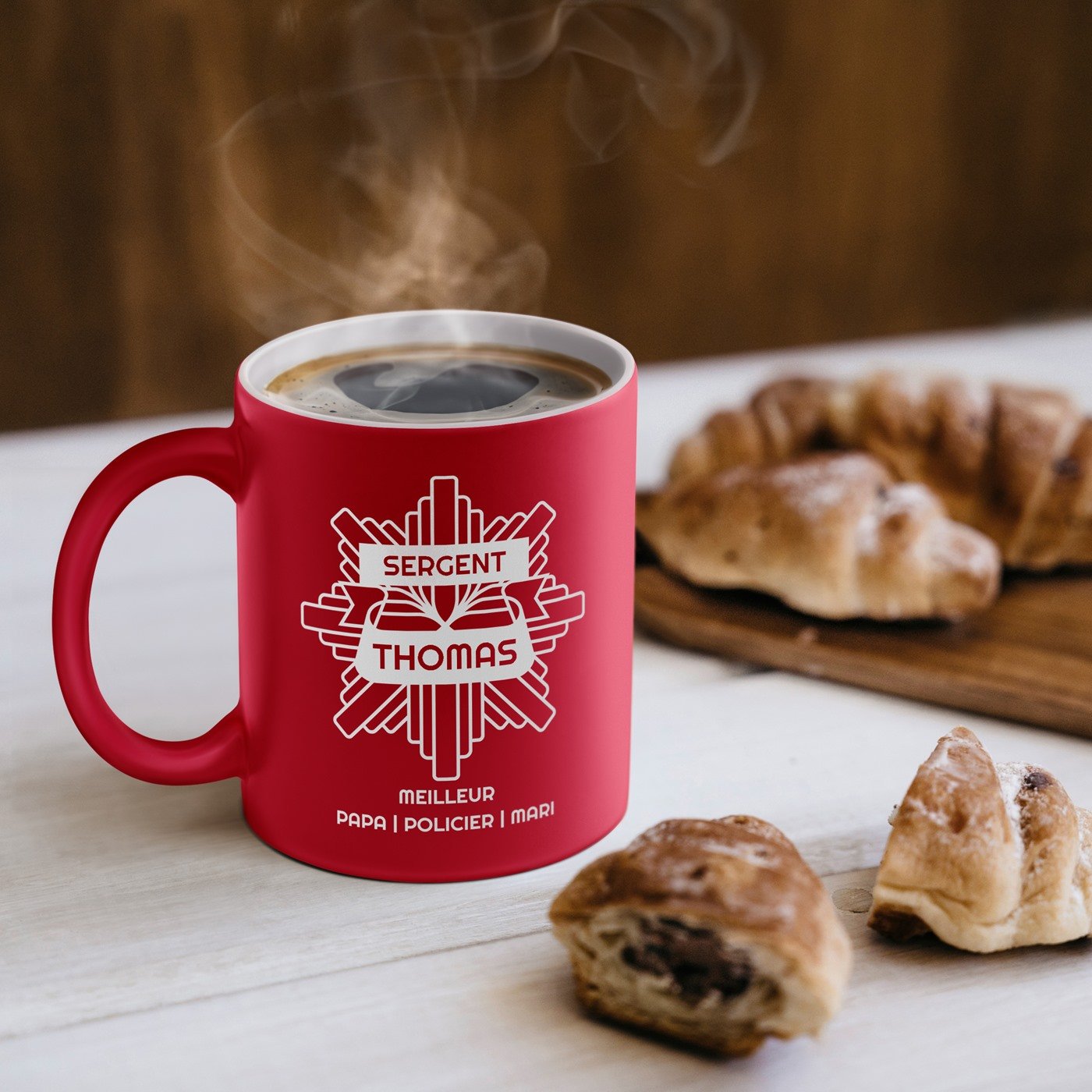 Taza de cerámica roja Murrano con base blanca y personalización para policía padre esposo