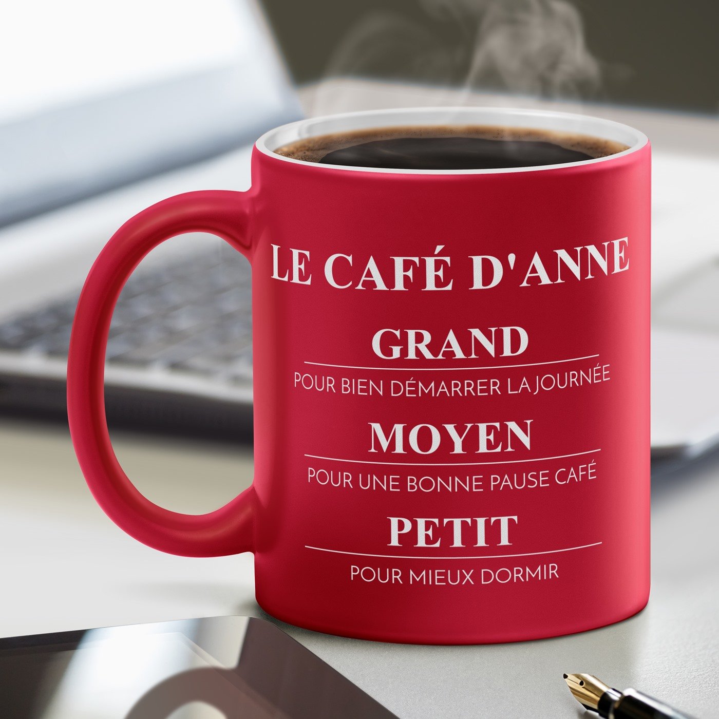 Taza de cerámica Murrano con base blanca y personalización para el cumpleaños de una mujer