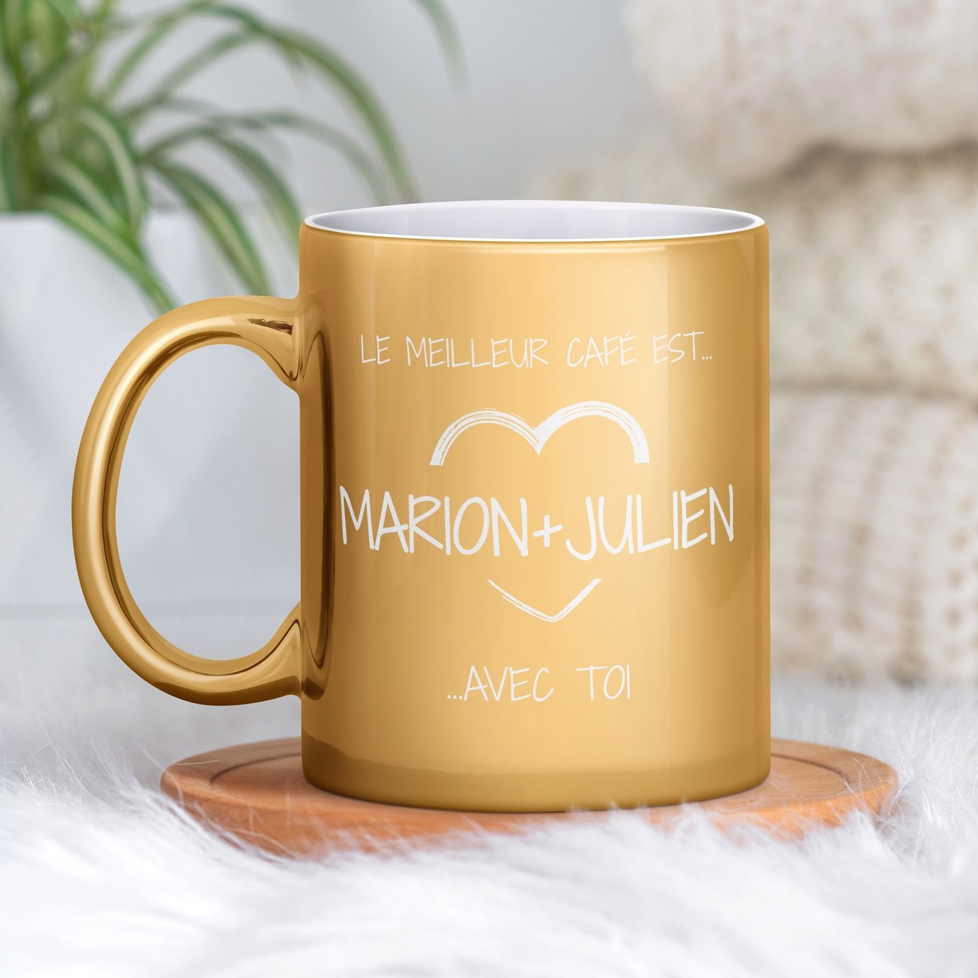 Taza de cerámica dorada con personalización para el aniversario de un amigo o para el Día de San Valentín