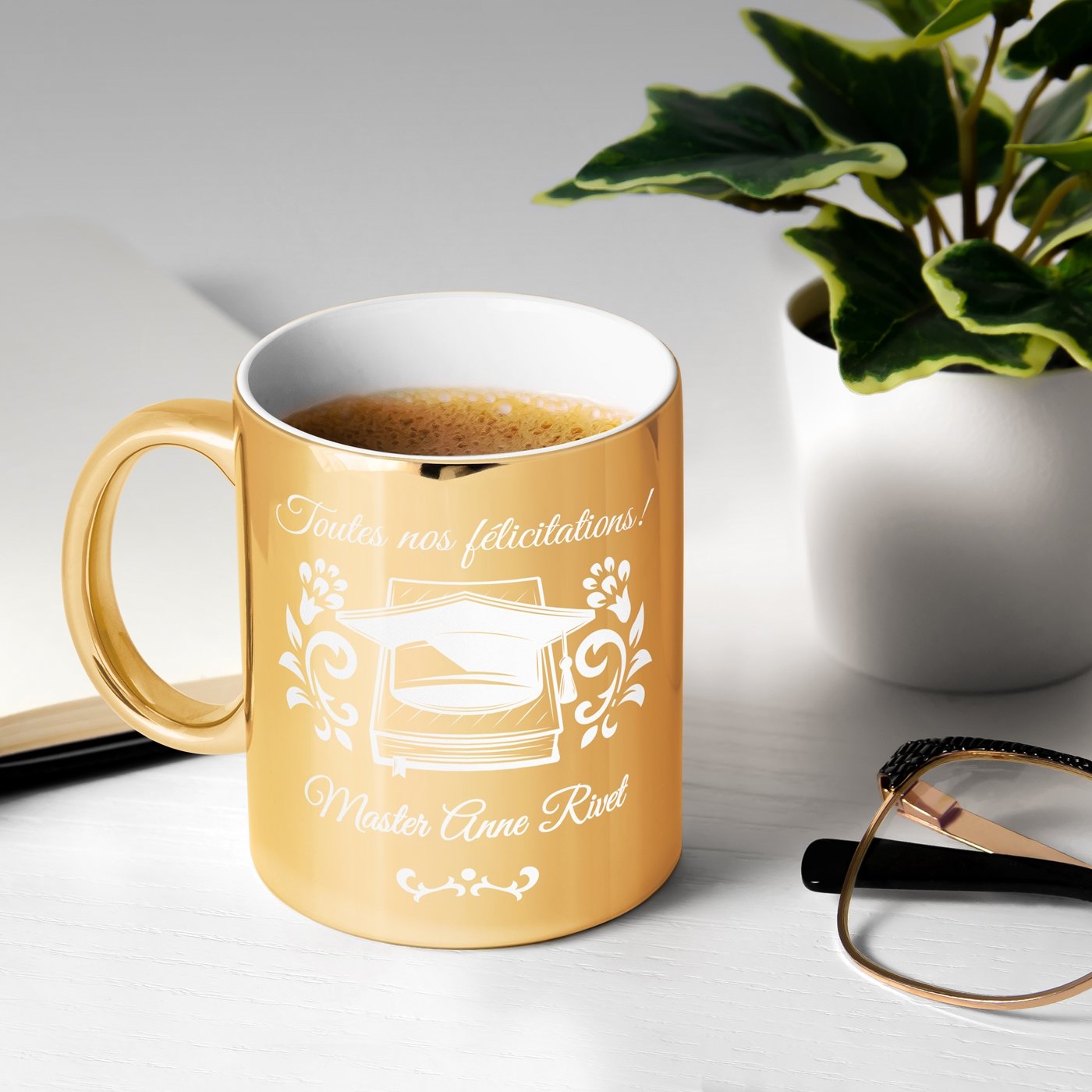 Taza de cerámica dorada personalizada para él, graduado en maestría