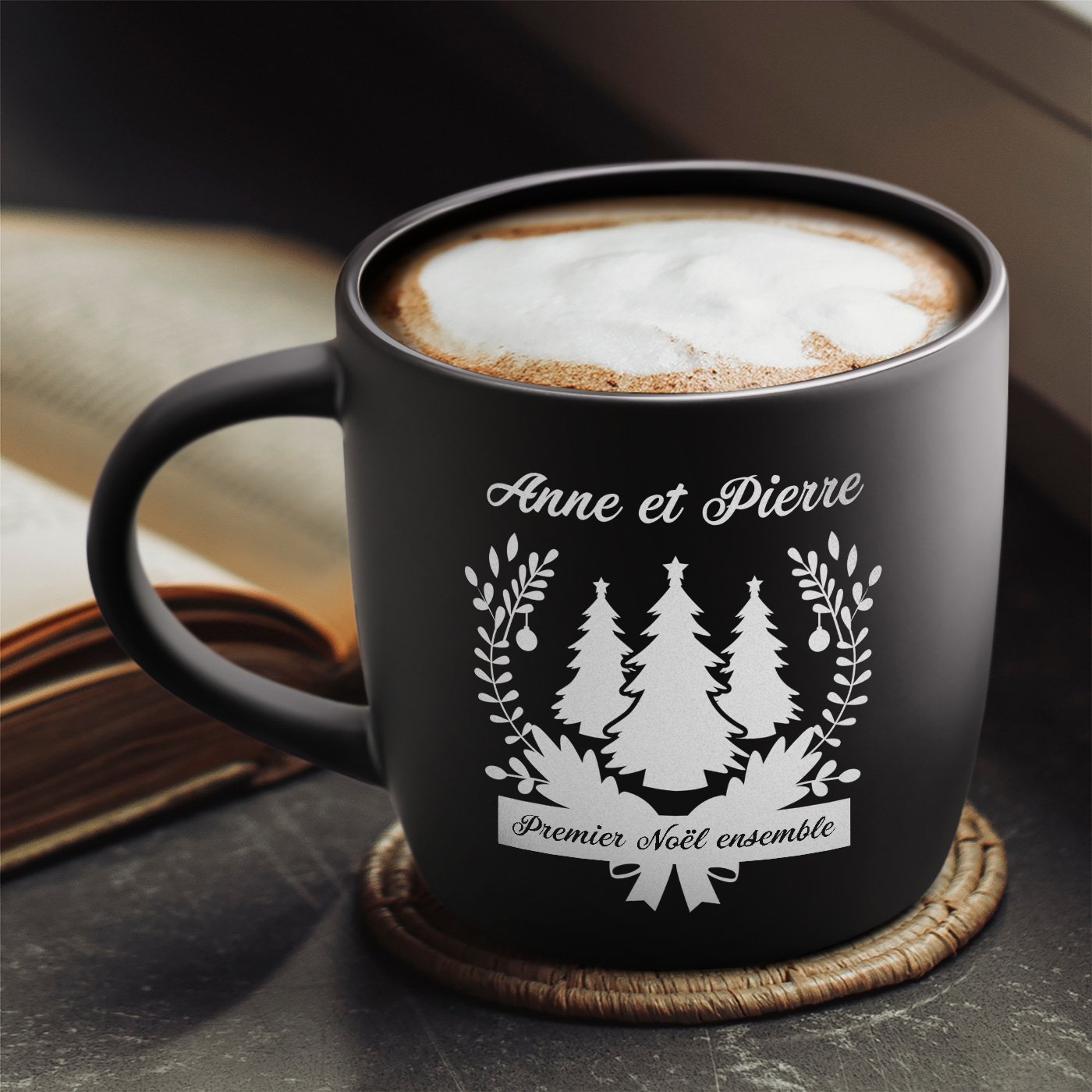 Mug de cerámica negra Murrano con grabado láser para una pareja para su primer Navidad