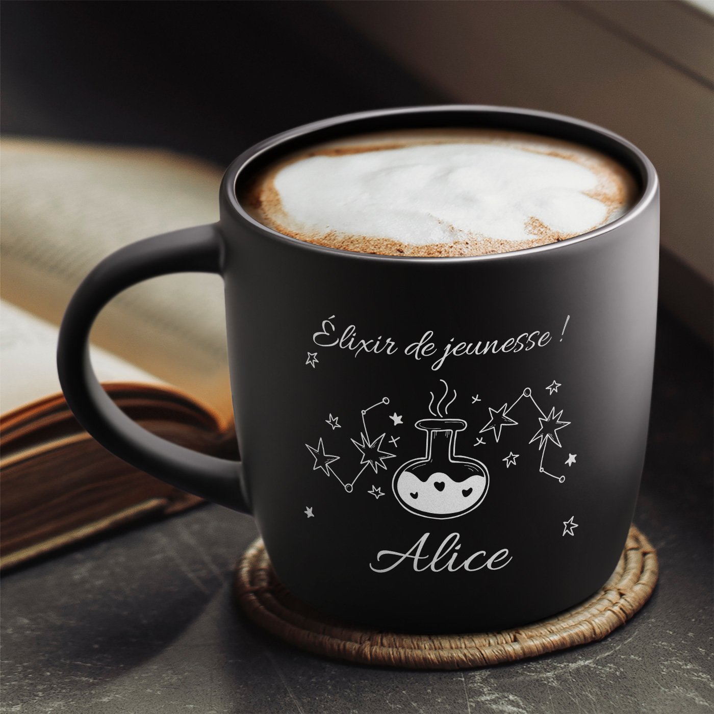 Mug de cerámica negra Murrano con grabado personalizado - 'Elixir de descanso' para ella