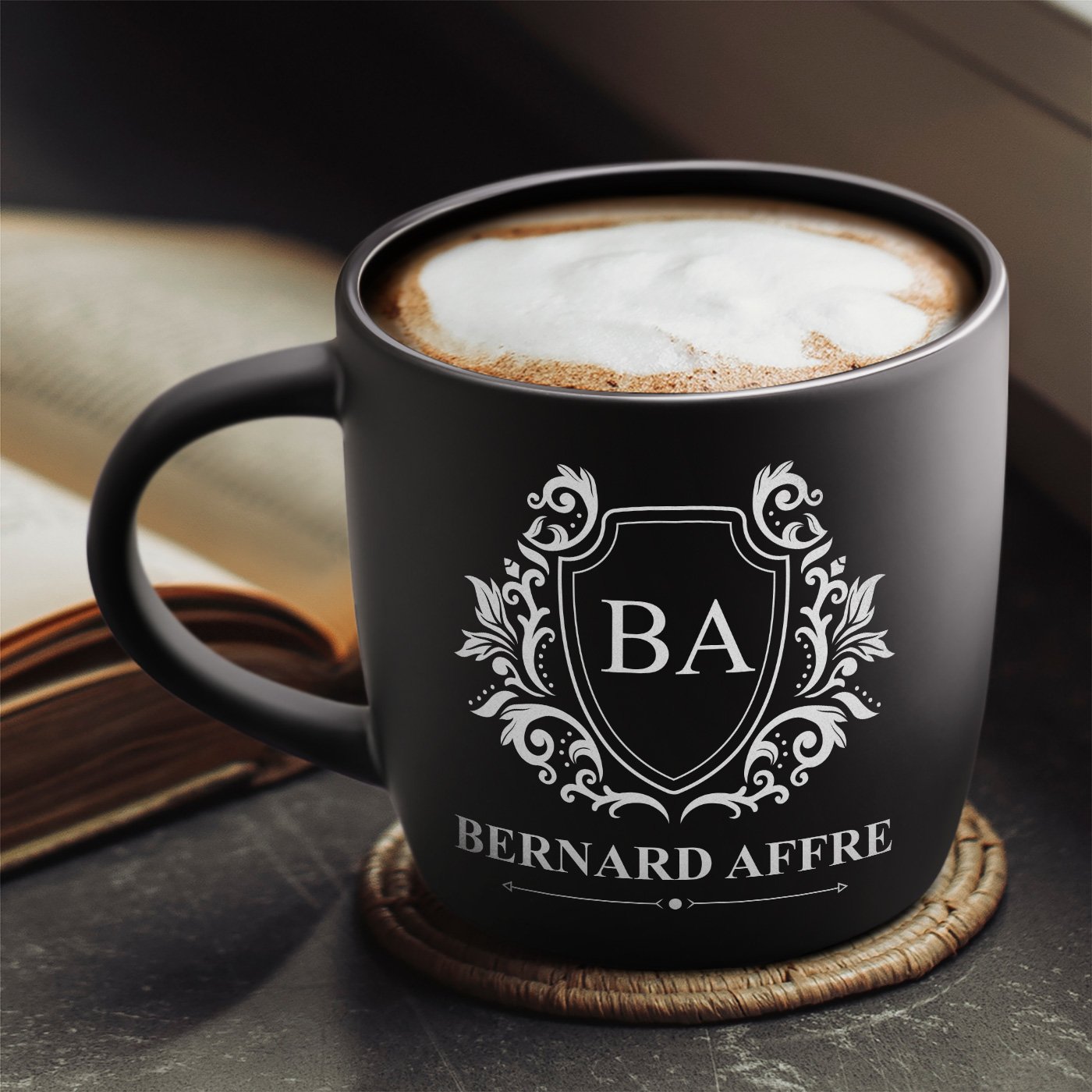 Taza de cerámica negra Murrano con grabado láser para él, con iniciales