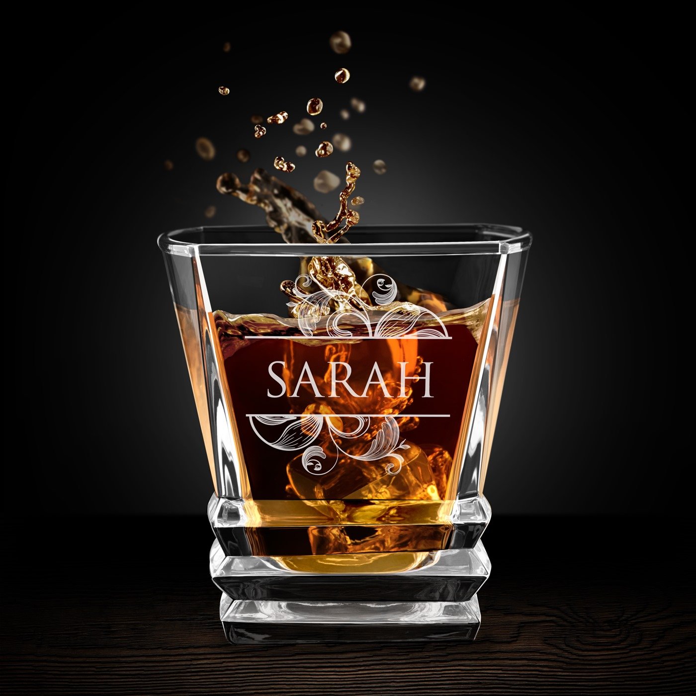 Copa de whisky geométrica Murrano con grabado láser para mujer con nombre