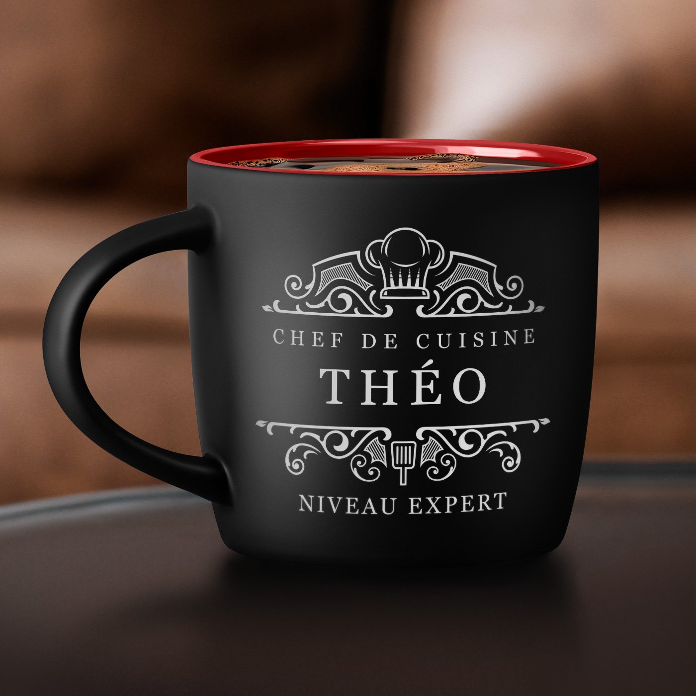 Taza de cerámica negra y roja personalizada para el cumpleaños del gerente
