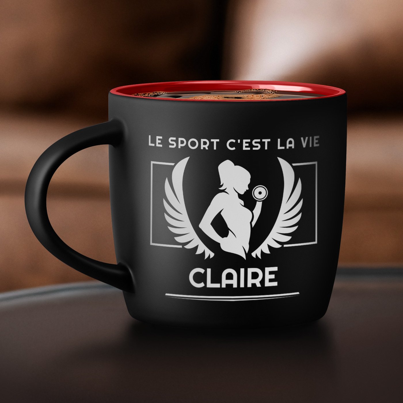 Mug de cerámica negra y roja Murrano con personalización para cumpleaños de mujer deportista