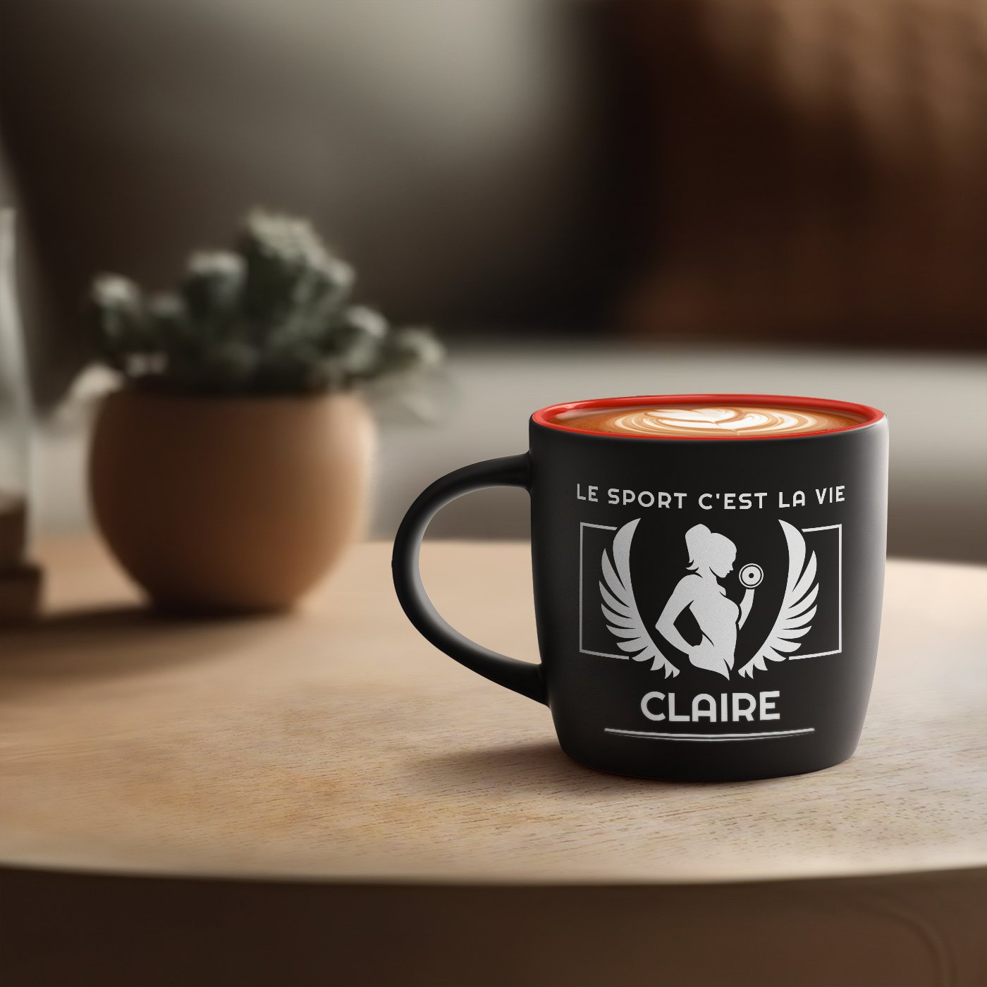 Mug de cerámica negra y roja Murrano con personalización para cumpleaños de mujer deportista