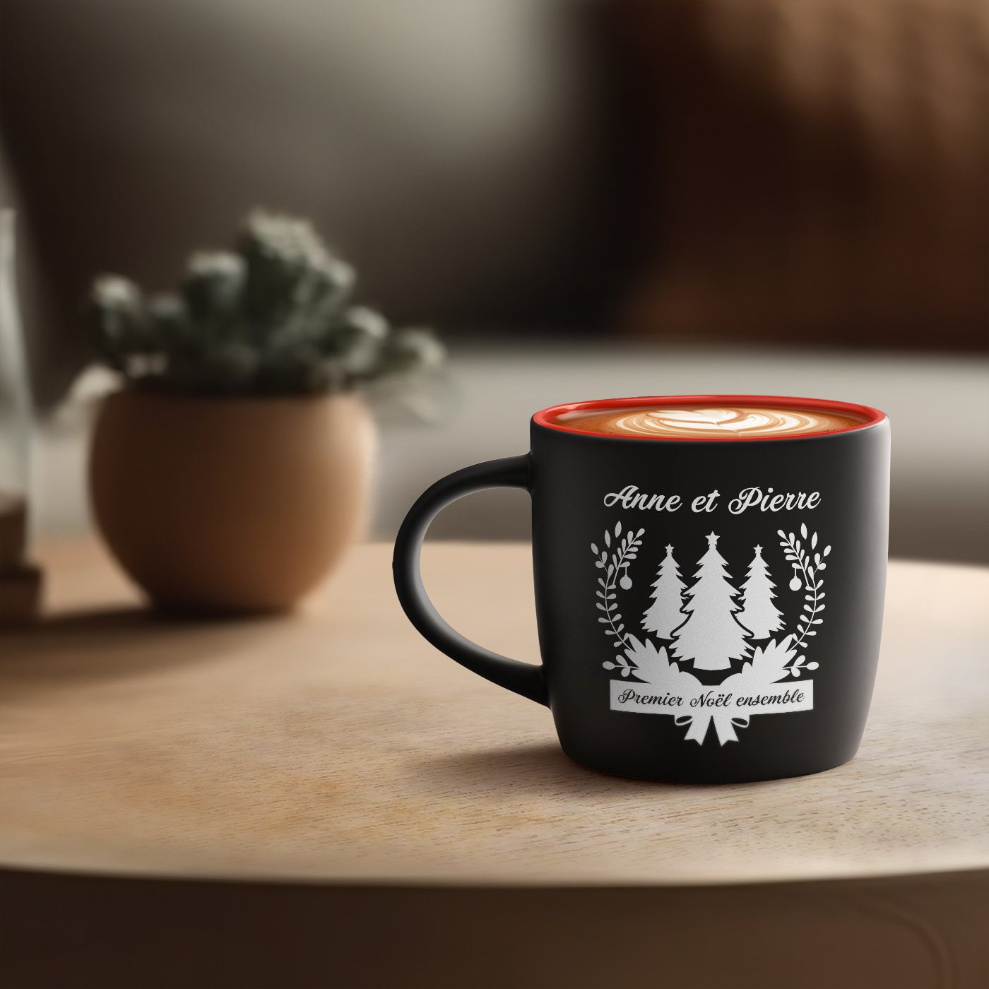 Taza de cerámica negra y roja Murrano con personalización para una pareja casada en Navidad