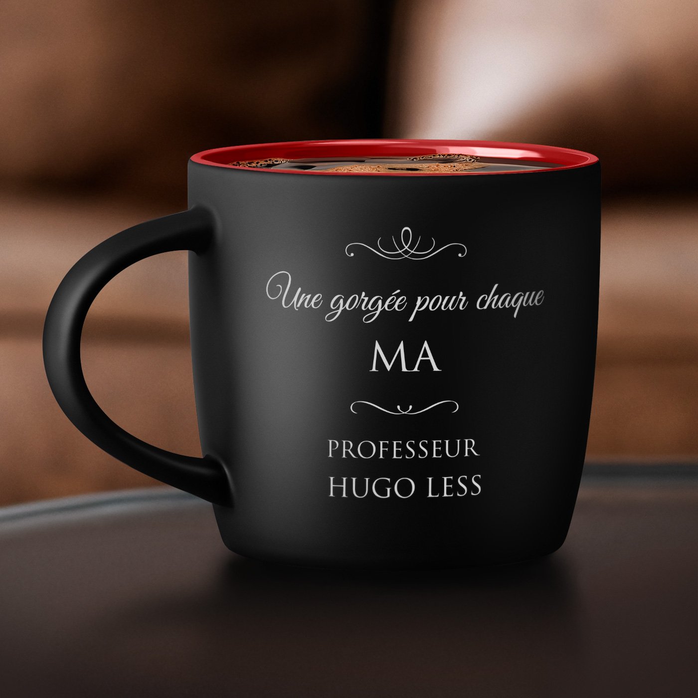Mug de cerámica negra y roja Murrano con personalización para regalo de cumpleaños de colega o amigo