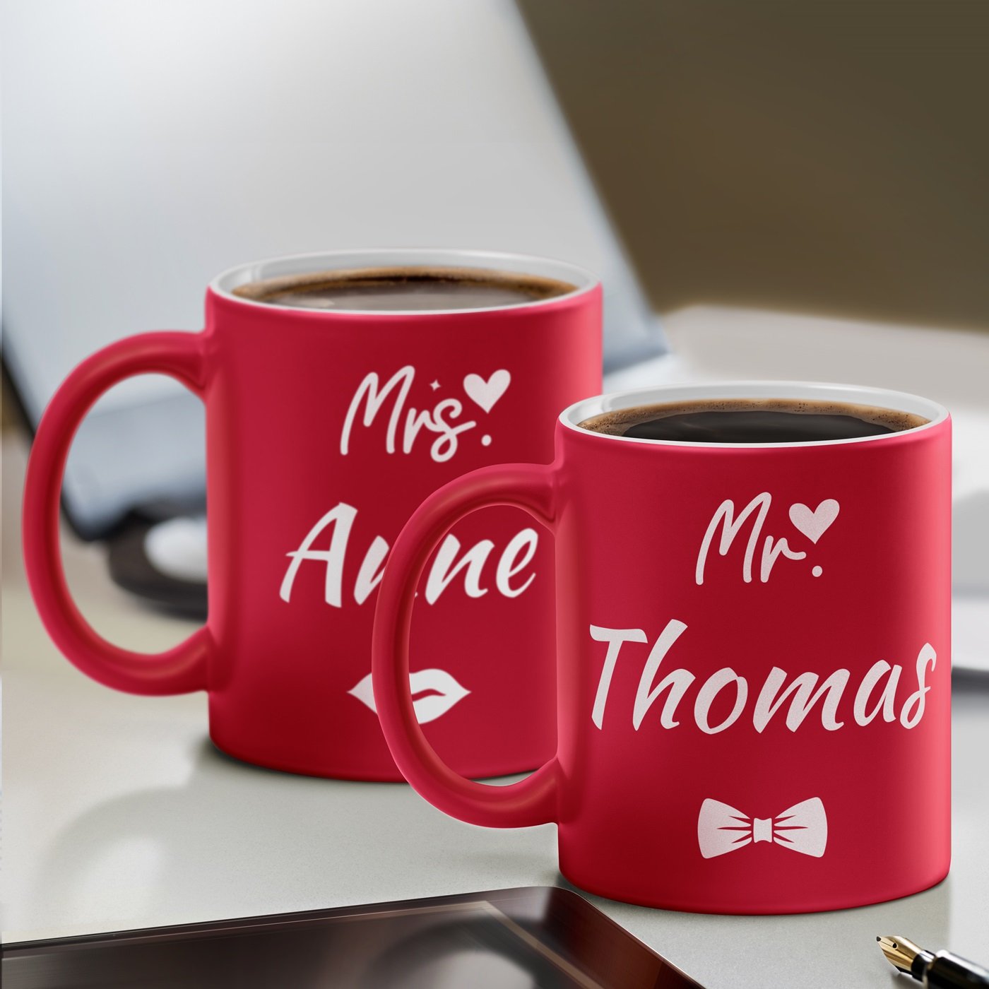 Conjunto de 2 tazas de cerámica roja con base blanca y grabado personalizado para pareja - Sr. y Sra. - Día de San Valentín