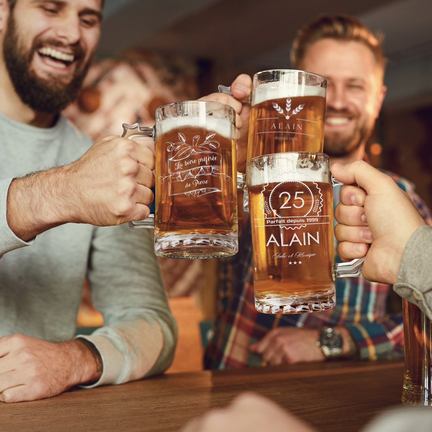 Vaso de cerveza personalizado Murrano para un cumpleaños número 25