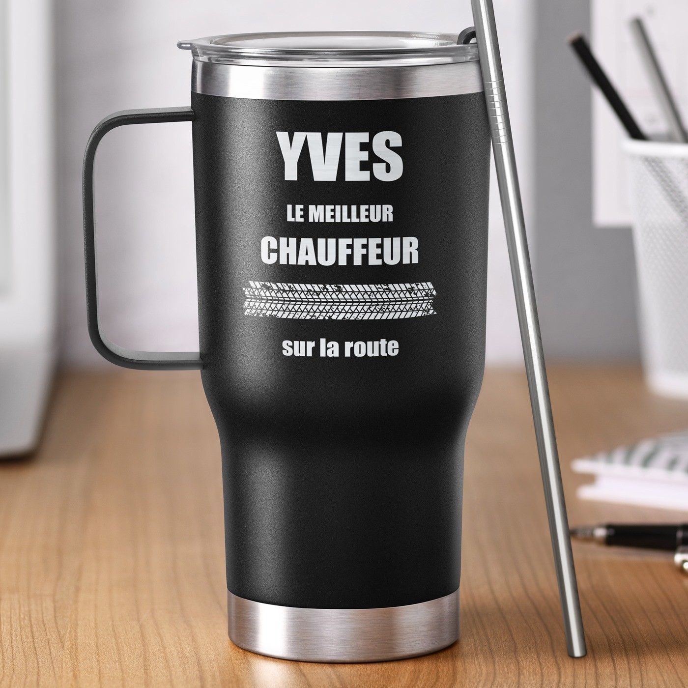 Taza aislante negra personalizada de Murrano para el cumpleaños de un conductor