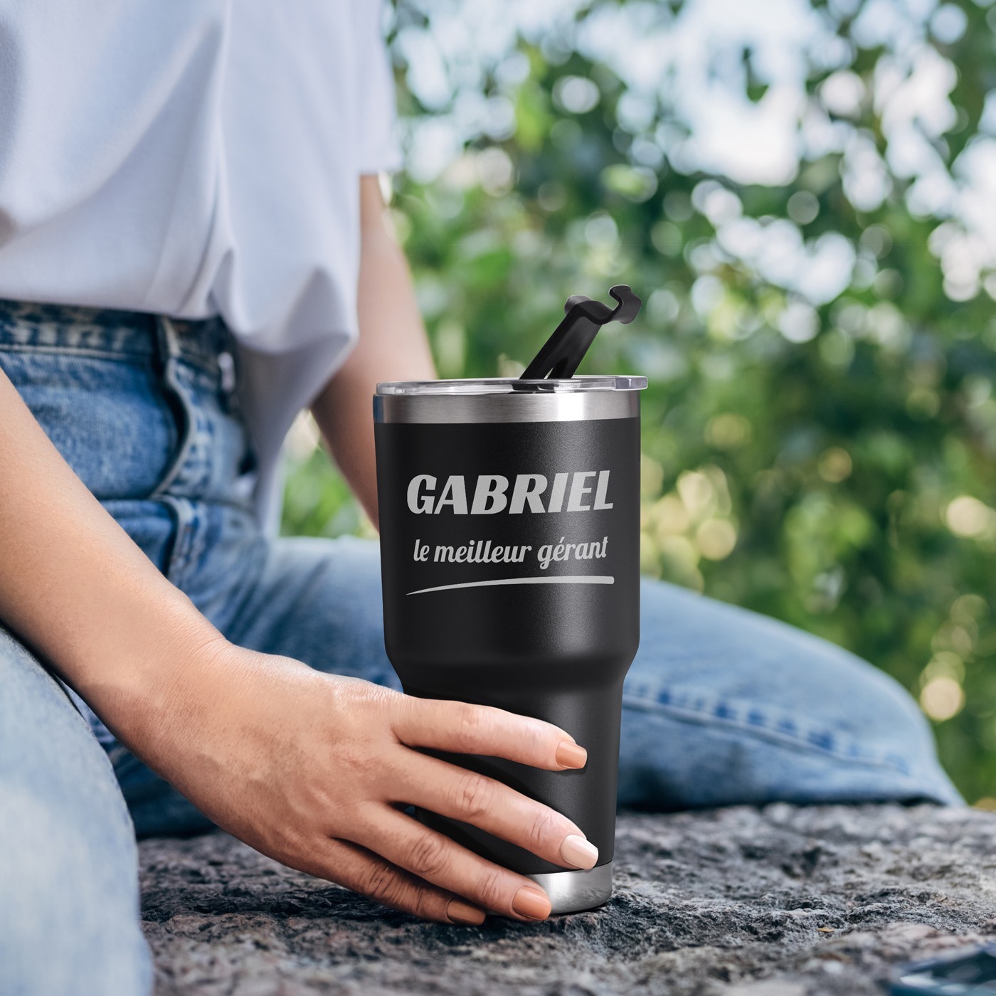 Taza aislada negra personalizada para el cumpleaños de un chef