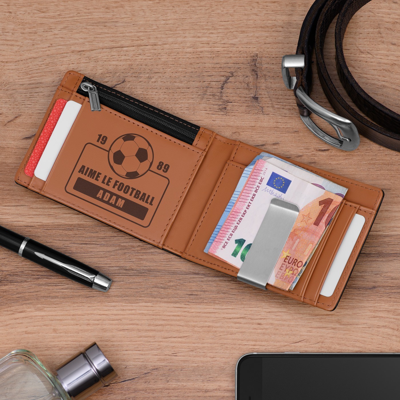 Cartera de Cuero Esbelta de Murrano en Negro con Interior Marrón Personalizado para un Aficionado al Fútbol