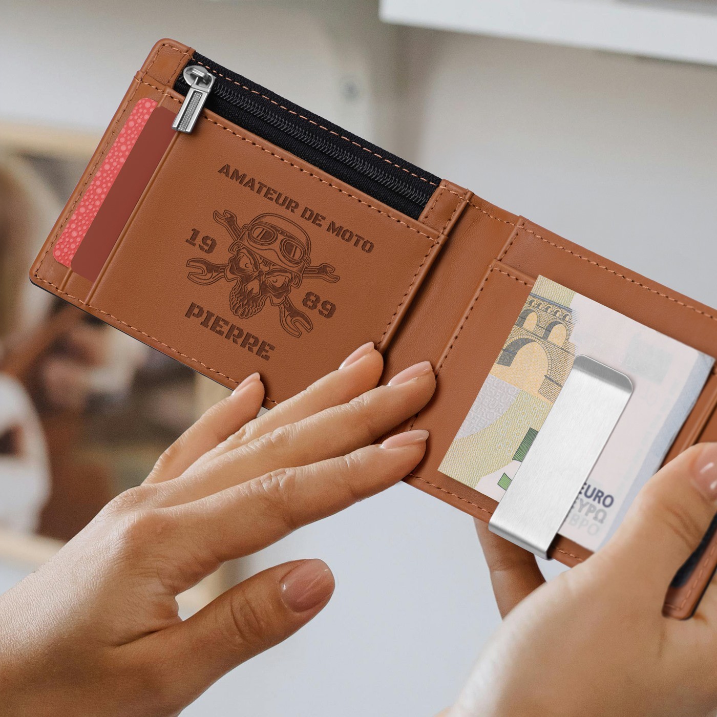 Cartera Murrano Slim de Cuero Negro Liso con Forro Marrón Personalizado para el Cumpleaños de un Motorista
