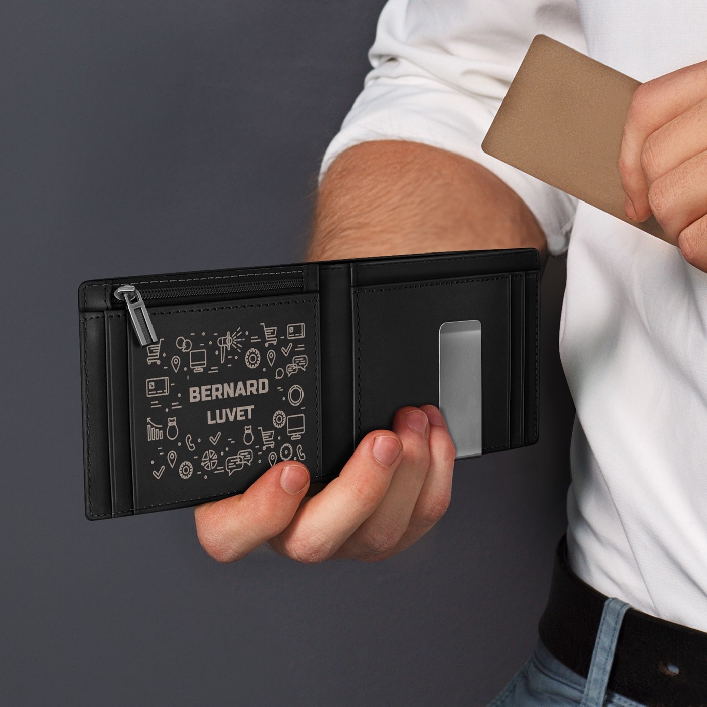 Billetera de cuero delgada negra personalizada para un amigo por el Día de San Valentín