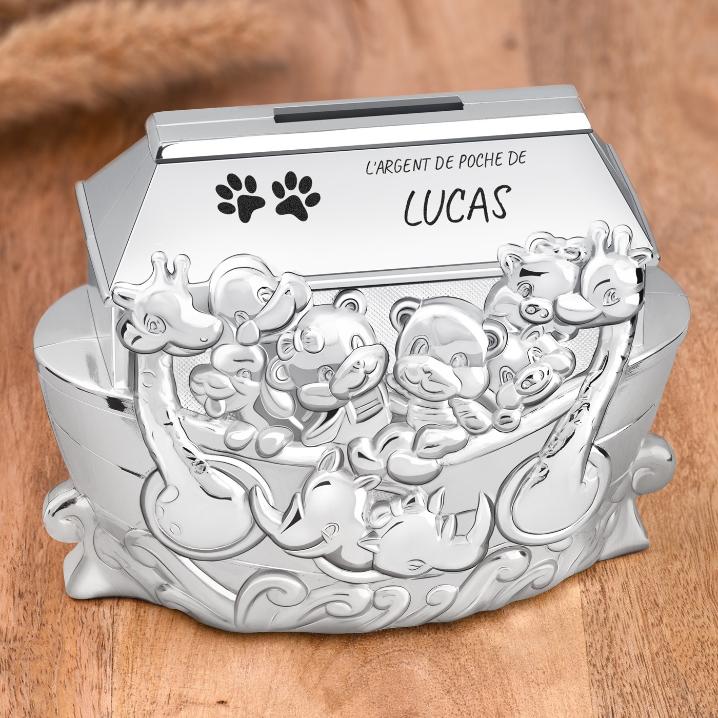 Caja de ahorros personalizada de acero plateado en forma de pirata para el cumpleaños de un sobrino