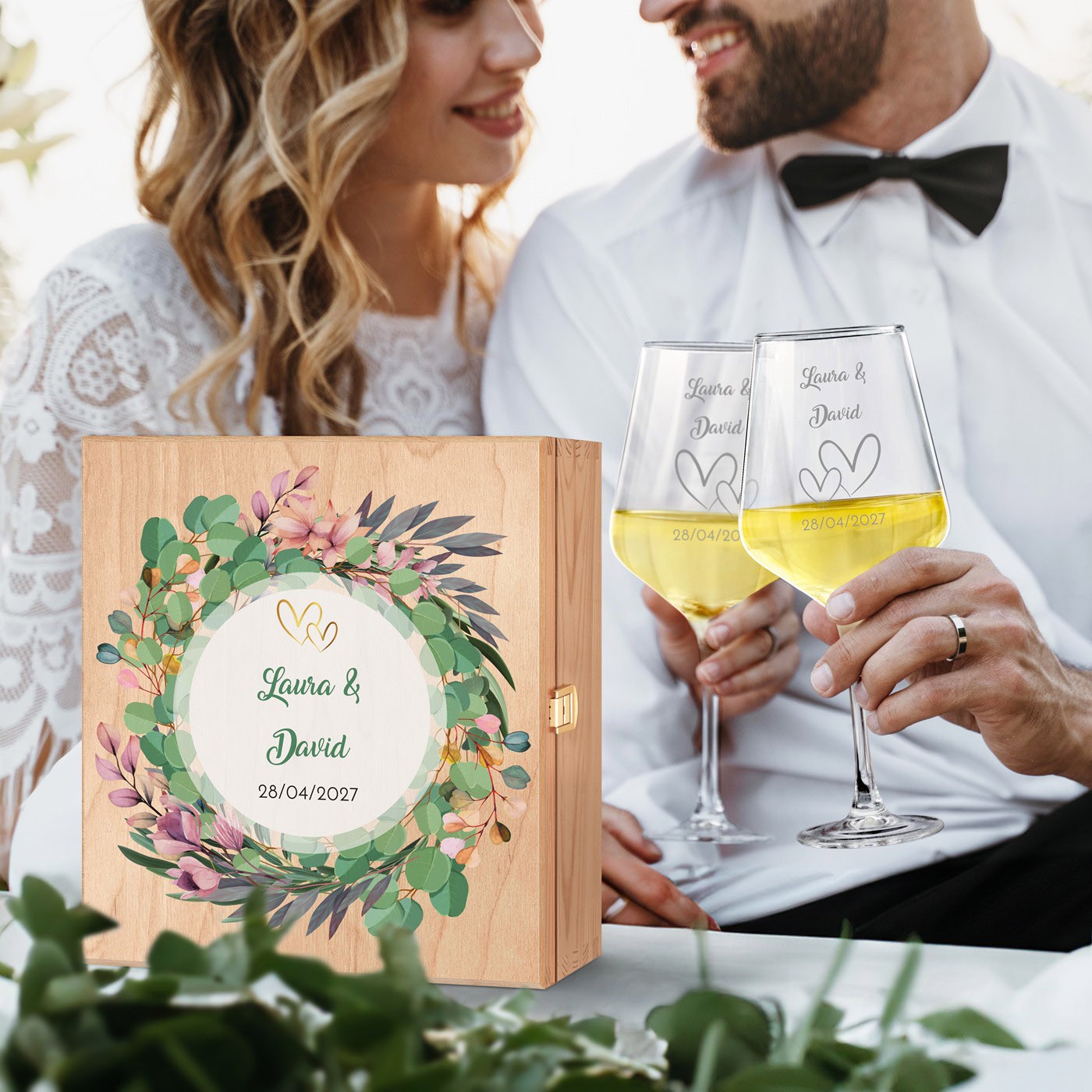 Set de copas de vino grabadas Murrano en una caja personalizada para aniversario de boda