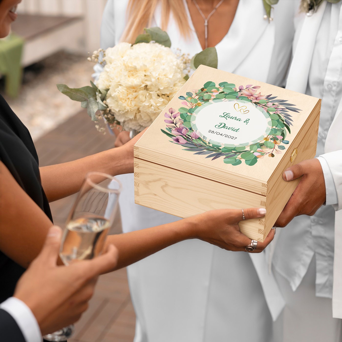 Set de copas de vino grabadas Murrano en una caja personalizada para aniversario de boda
